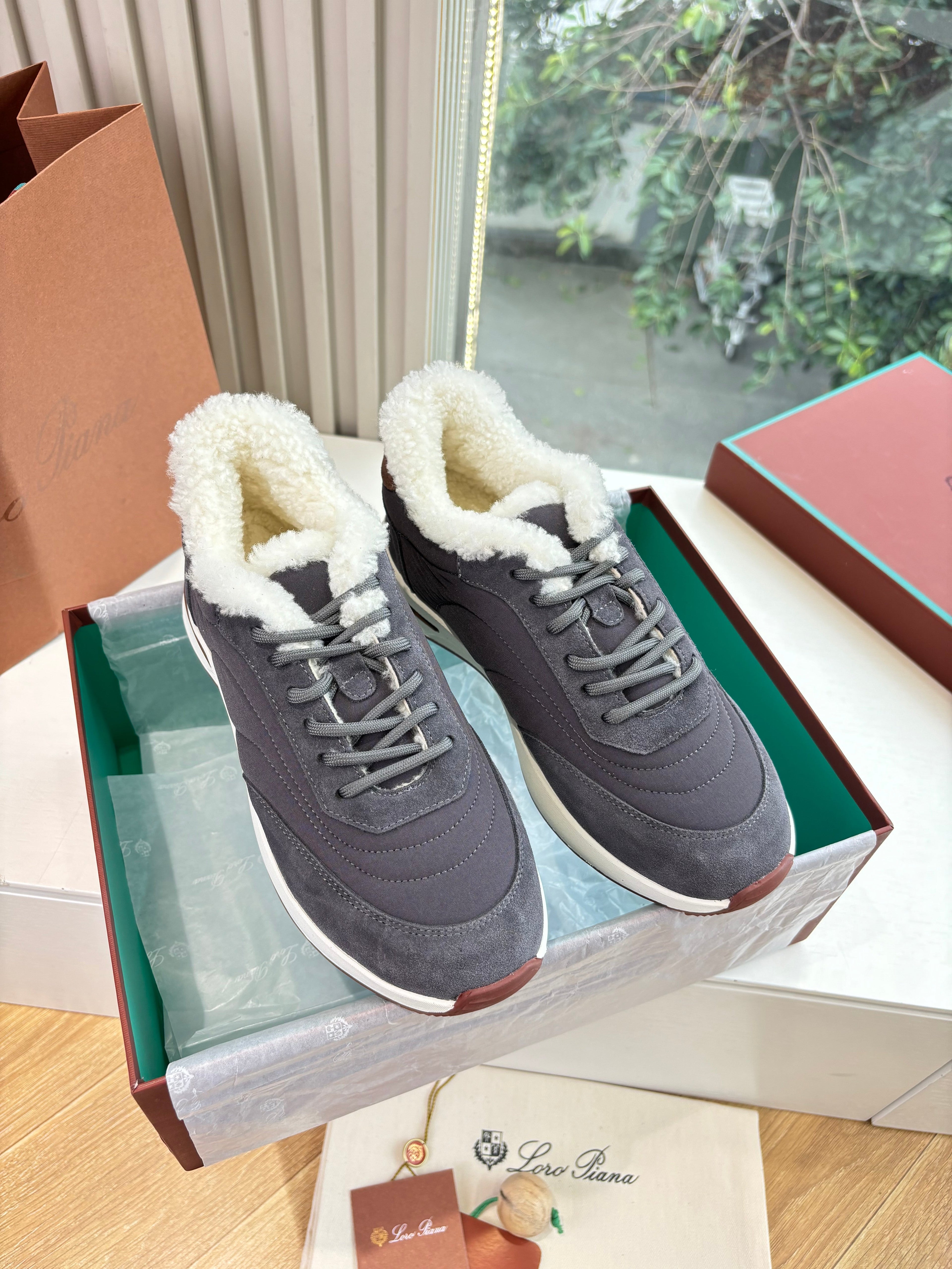 LP Weekend Walk Sneaker Purple Gray Fur Suede 549518