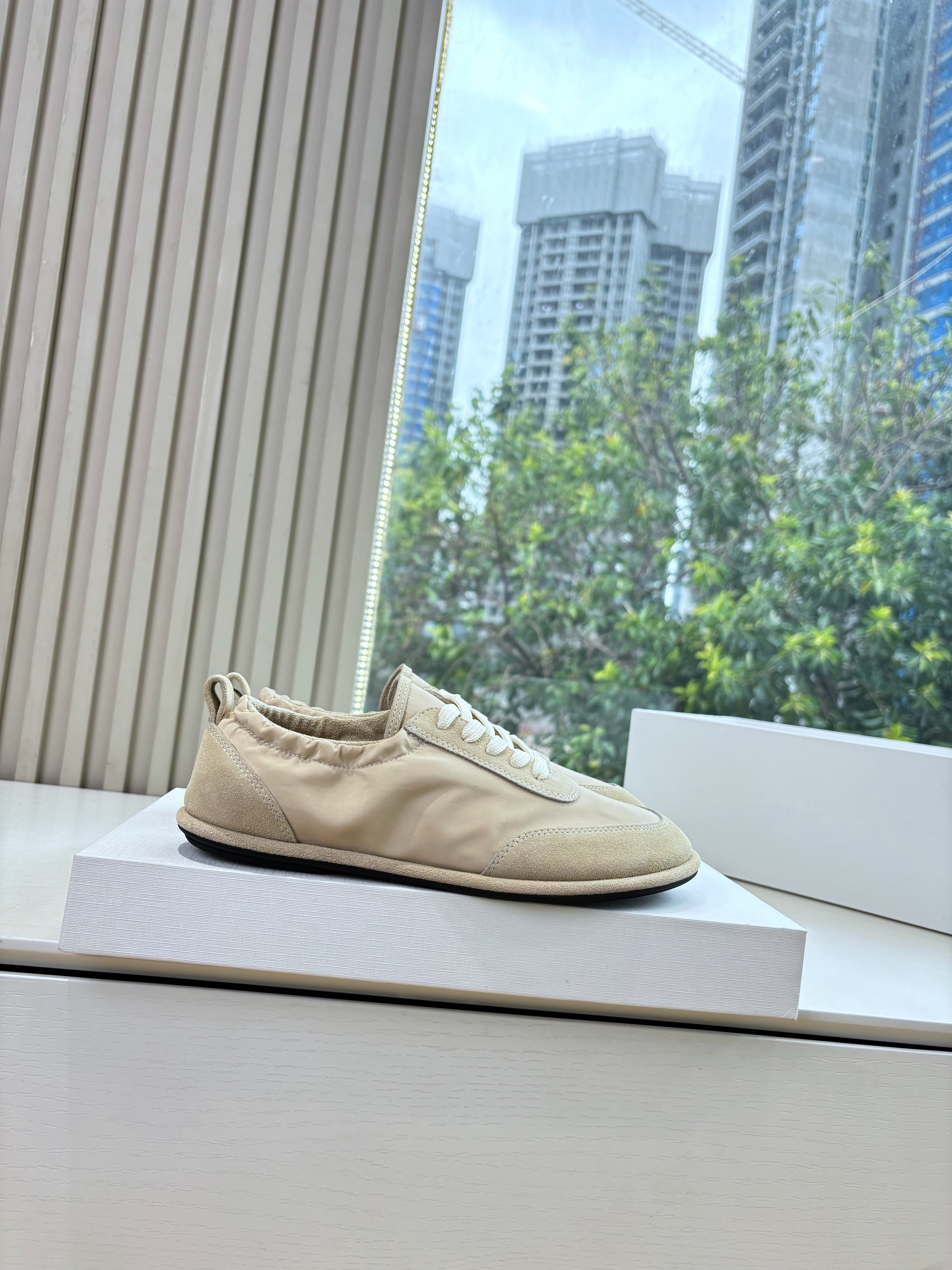 The Row 2025 Sneaker Light Beige Suede Fabric 549358