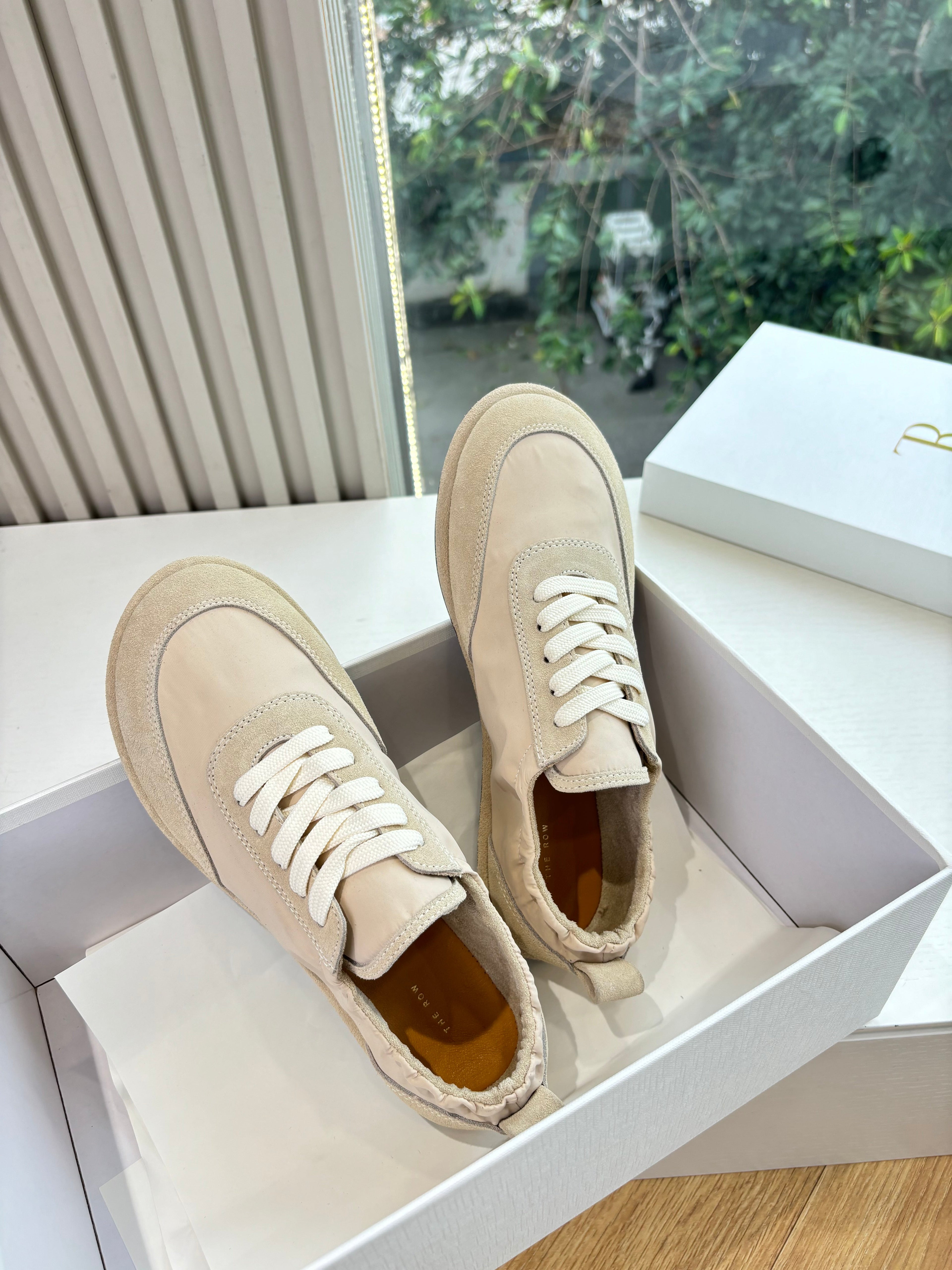 The Row 2025 Sneaker Light Beige Suede Fabric 549358