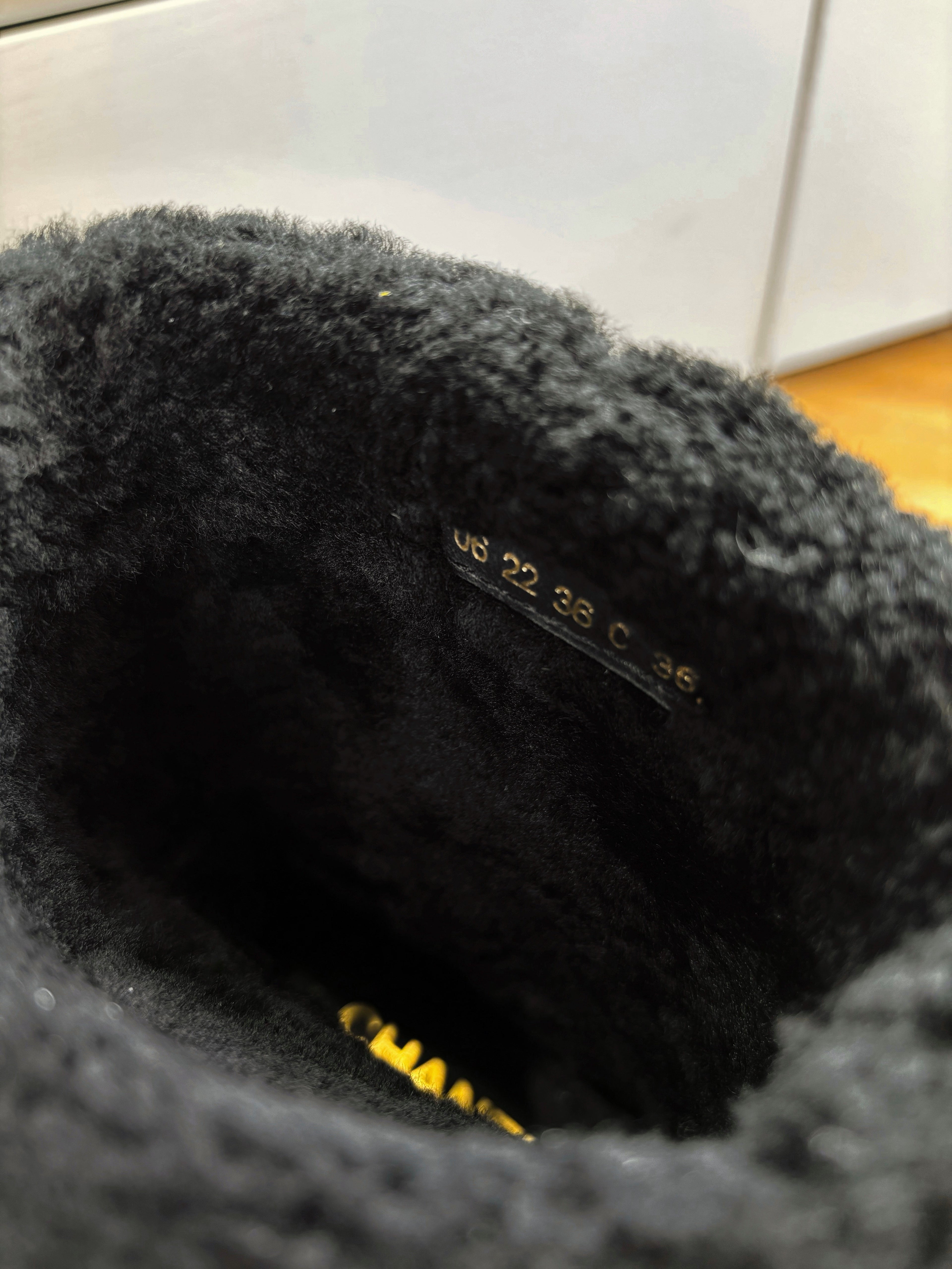 CC 2025 Short Boot Black Cowhide Wool 548840