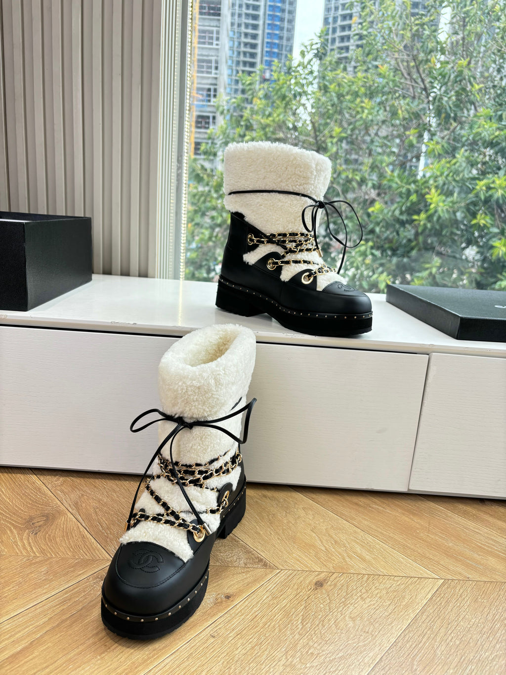 CC 2025 Short Boot White Black Cowhide Wool 548841