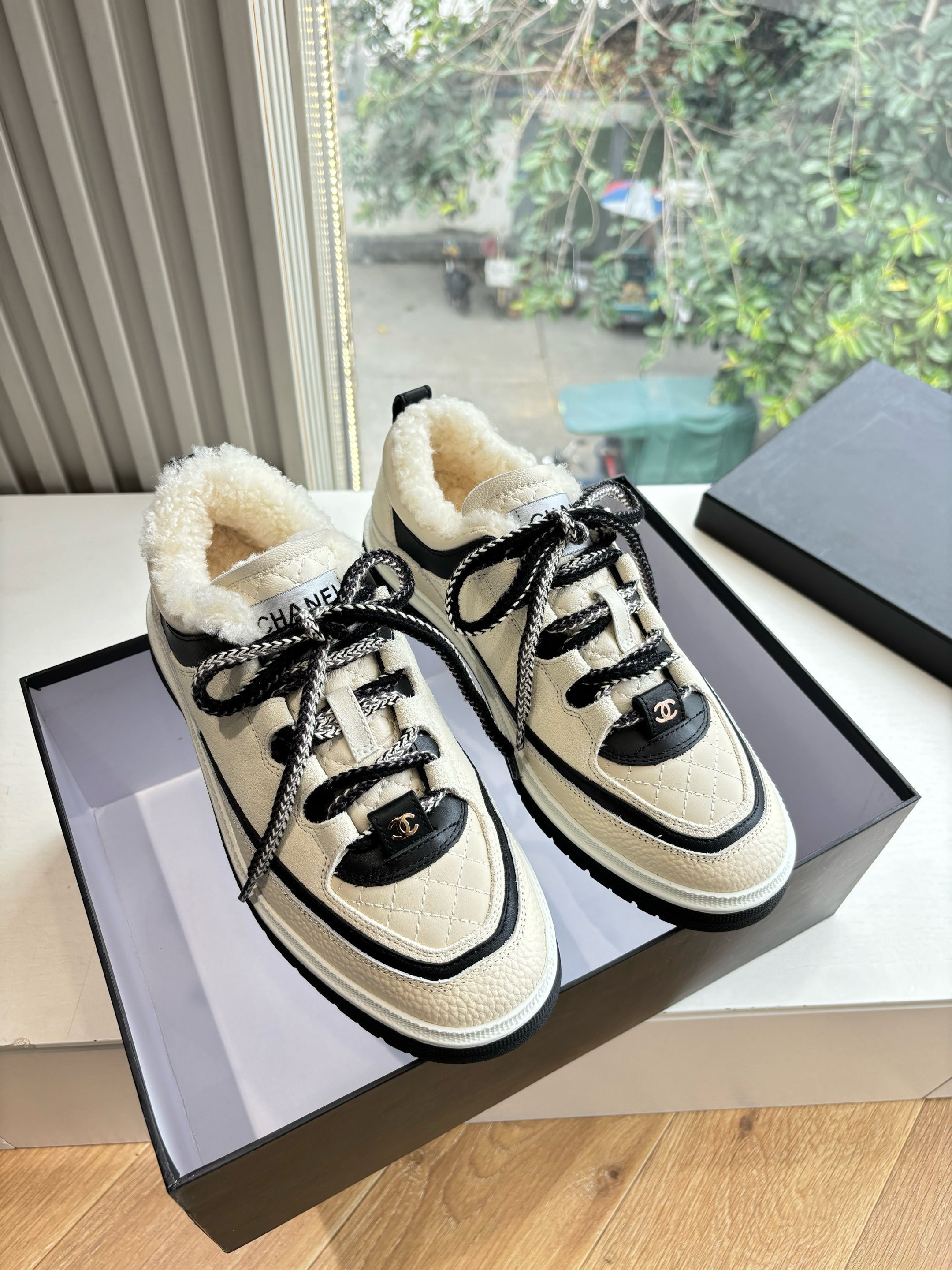 CC Casual Shoes Women's Low Top Black Beige Suede Cowhide Fur 548854