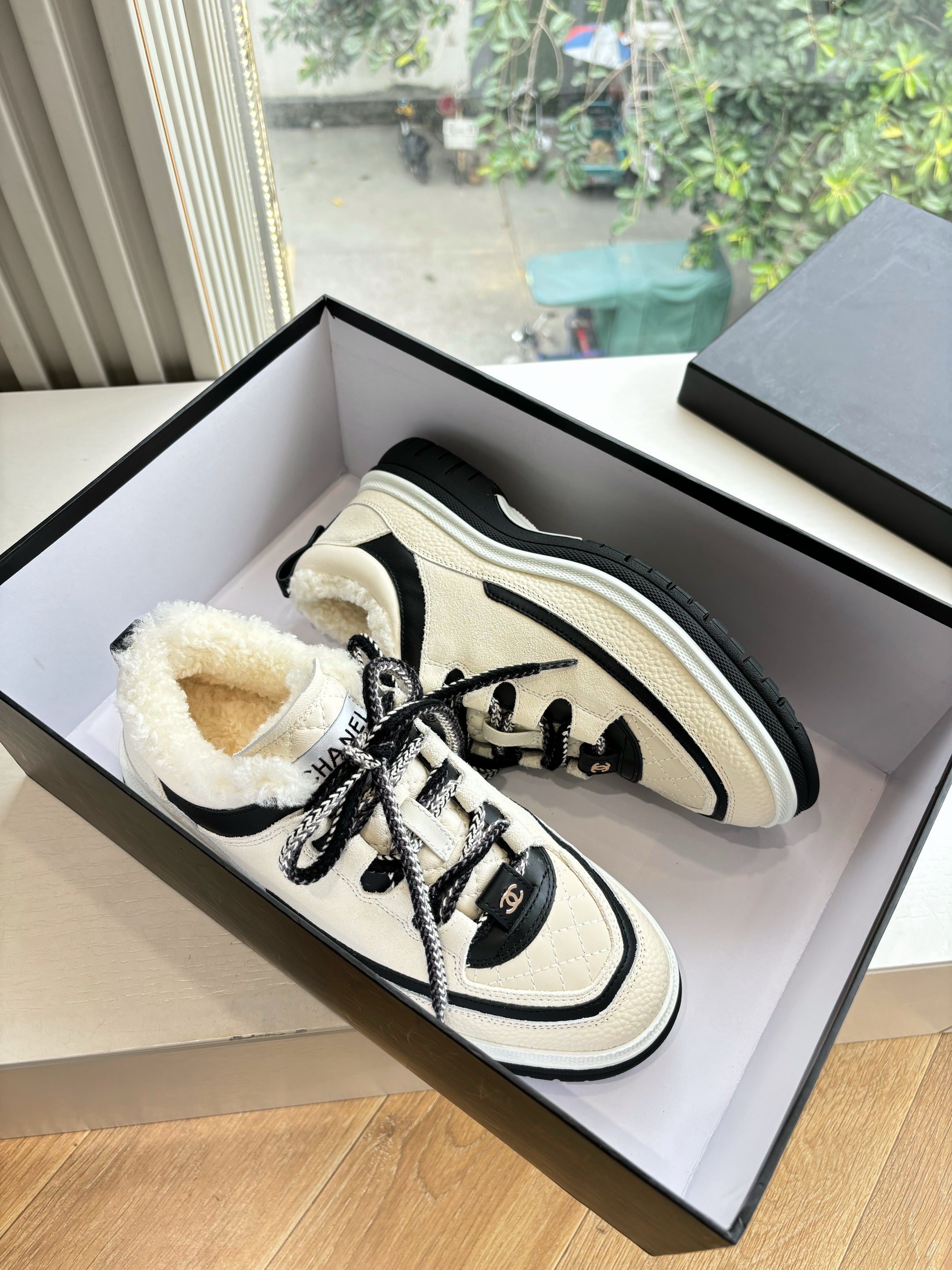 CC Casual Shoes Women's Low Top Black Beige Suede Cowhide Fur 548854