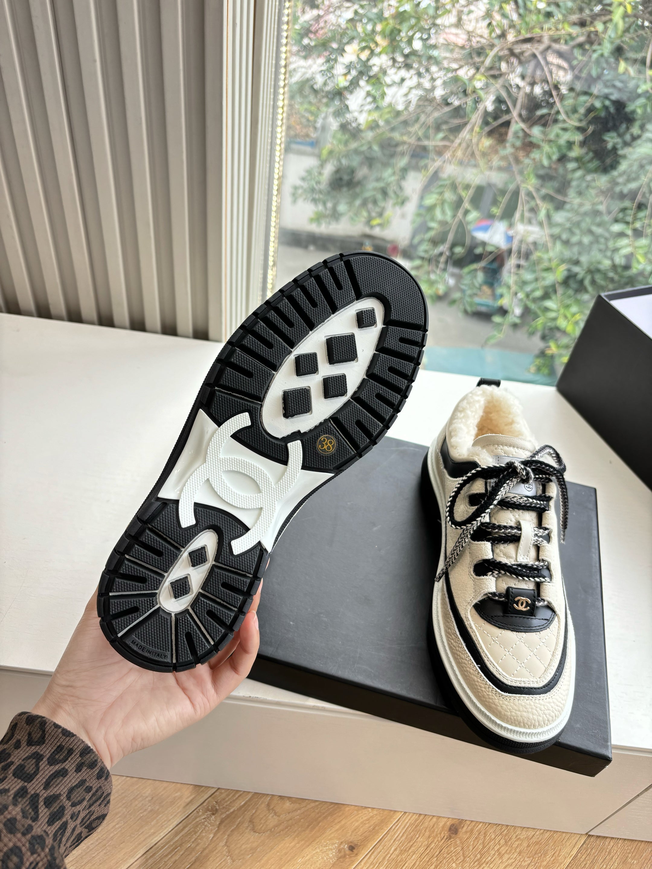 CC Casual Shoes Women's Low Top Black Beige Suede Cowhide Fur 548854