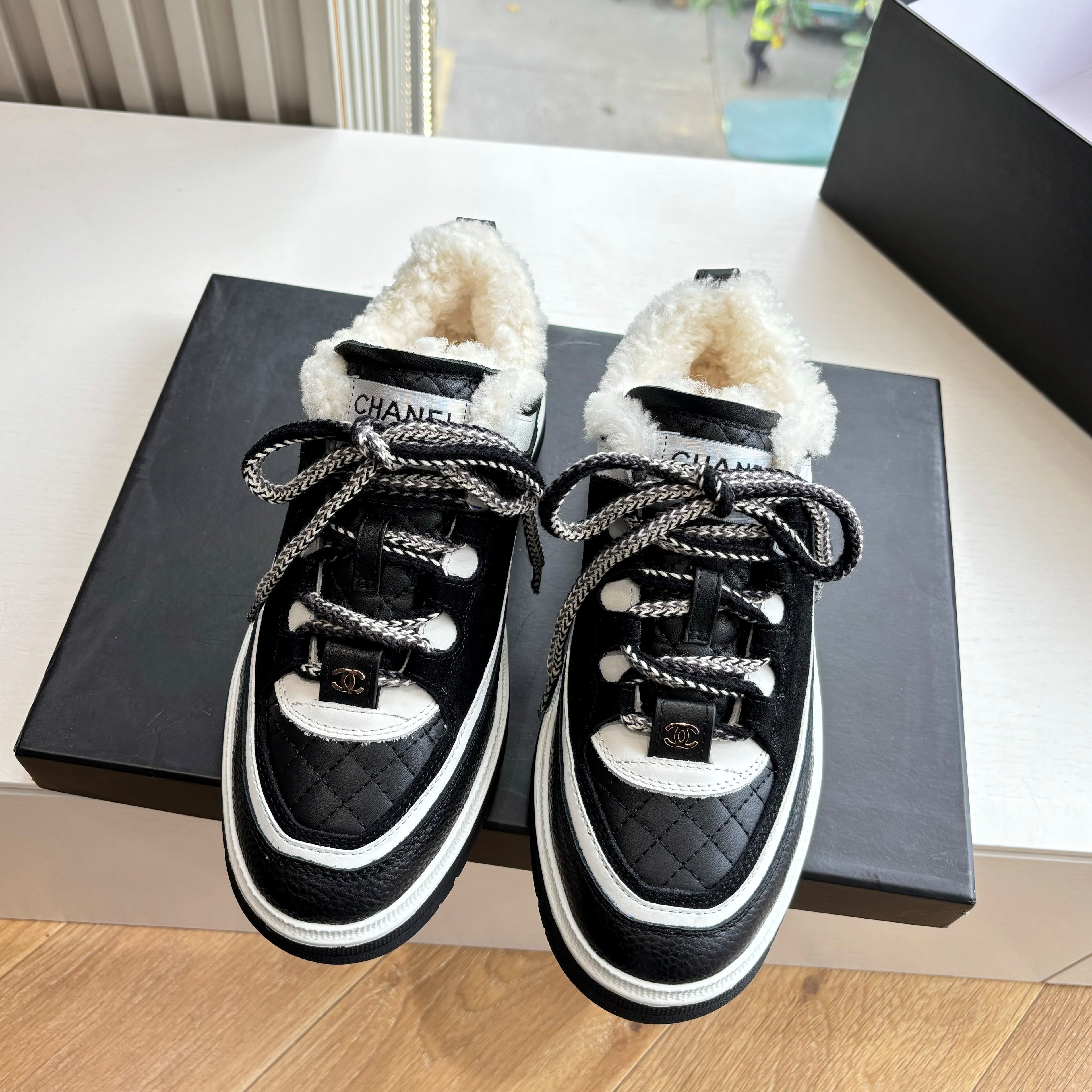 CC Casual Shoes Women's Low Top Black White Suede Cowhide Fur 548855