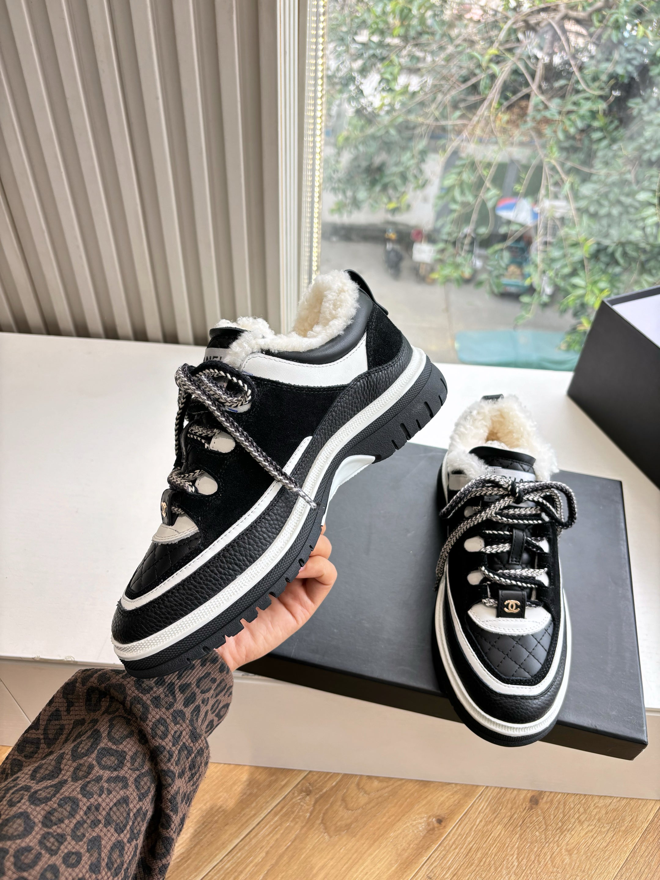 CC Casual Shoes Women's Low Top Black White Suede Cowhide Fur 548855