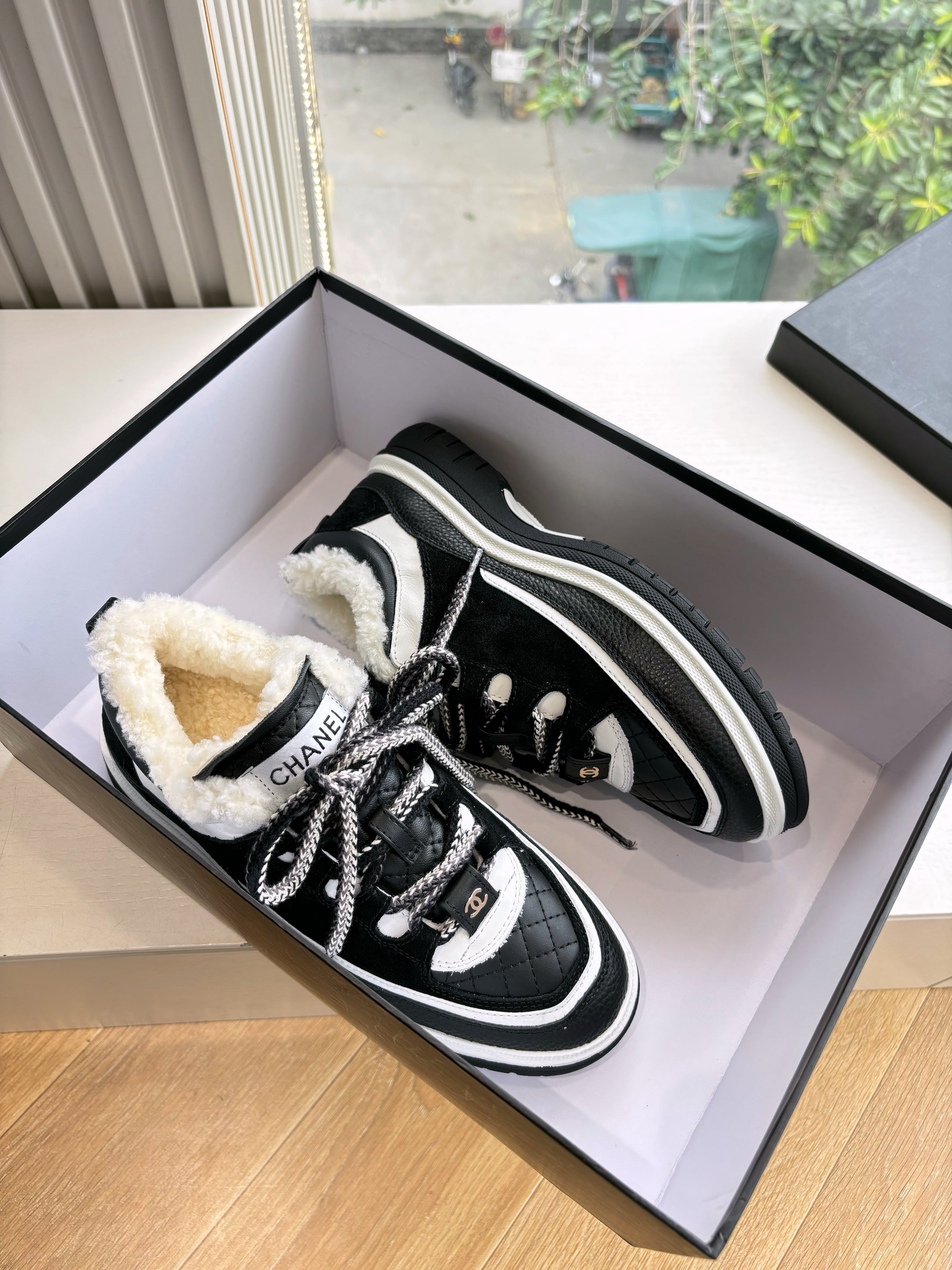 CC Casual Shoes Women's Low Top Black White Suede Cowhide Fur 548855