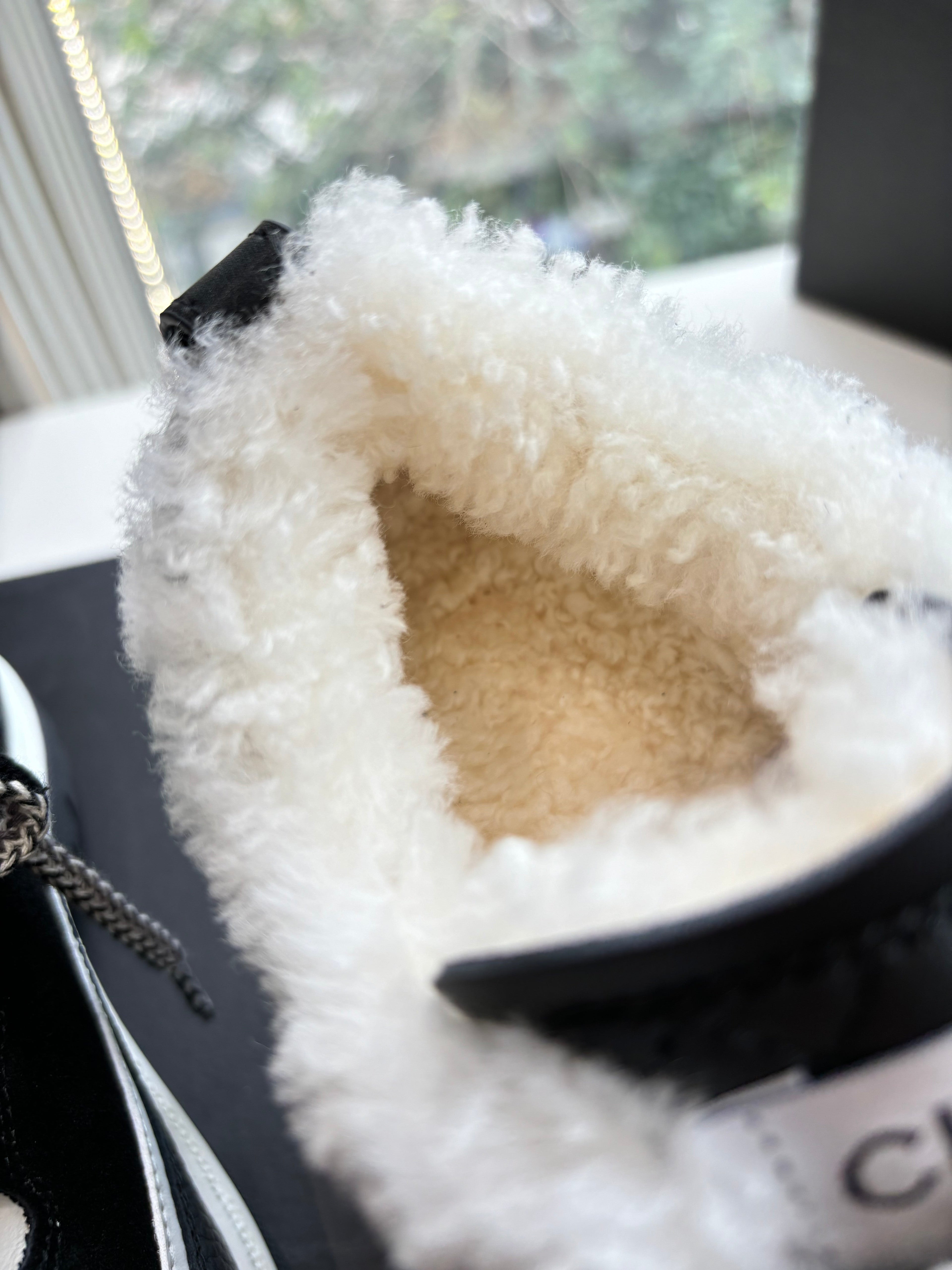 CC Casual Shoes Women's Low Top Black White Suede Cowhide Fur 548855