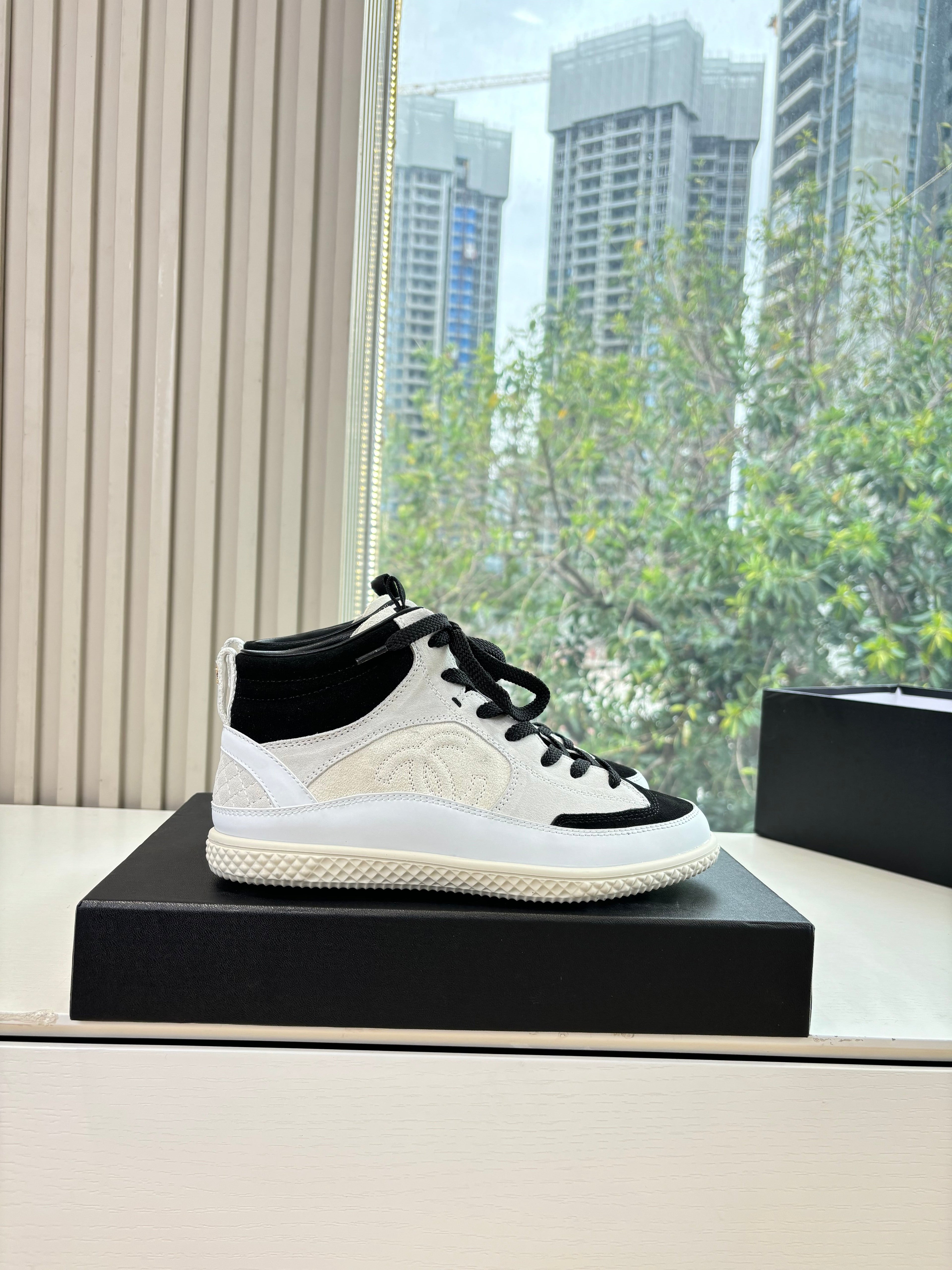 CC 25B Sneakers White Black Suede 548914
