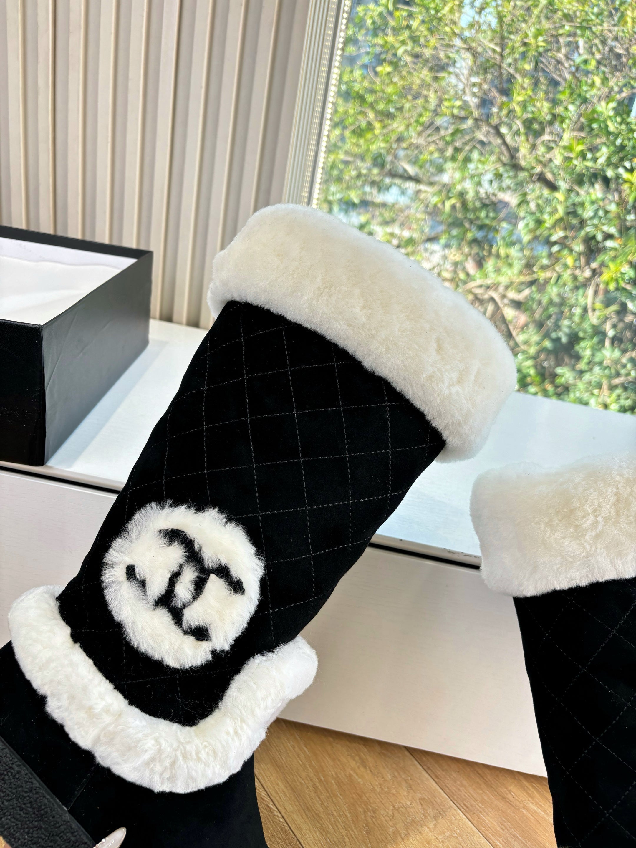 CC 2025 Snow Boot Black White Suede Wool 548930