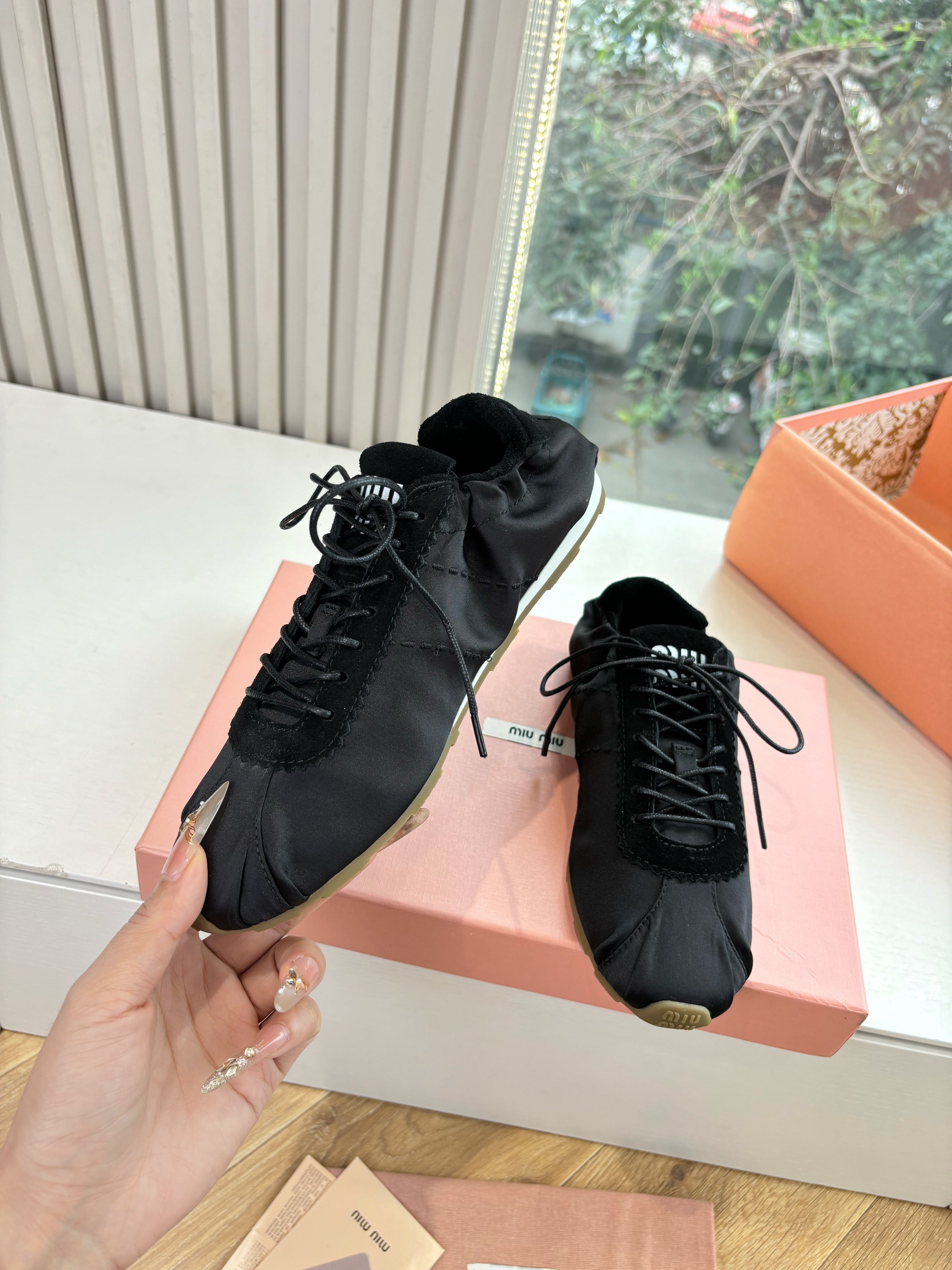 Miu Plume Sneakers Black Satin Suede 549132