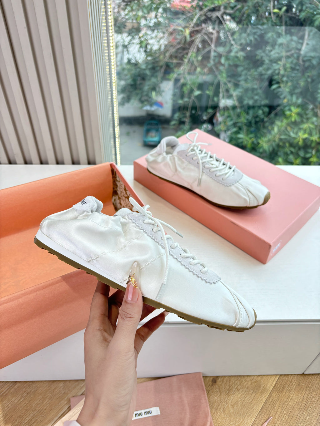 Miu Plume Sneakers White Satin Suede 549133