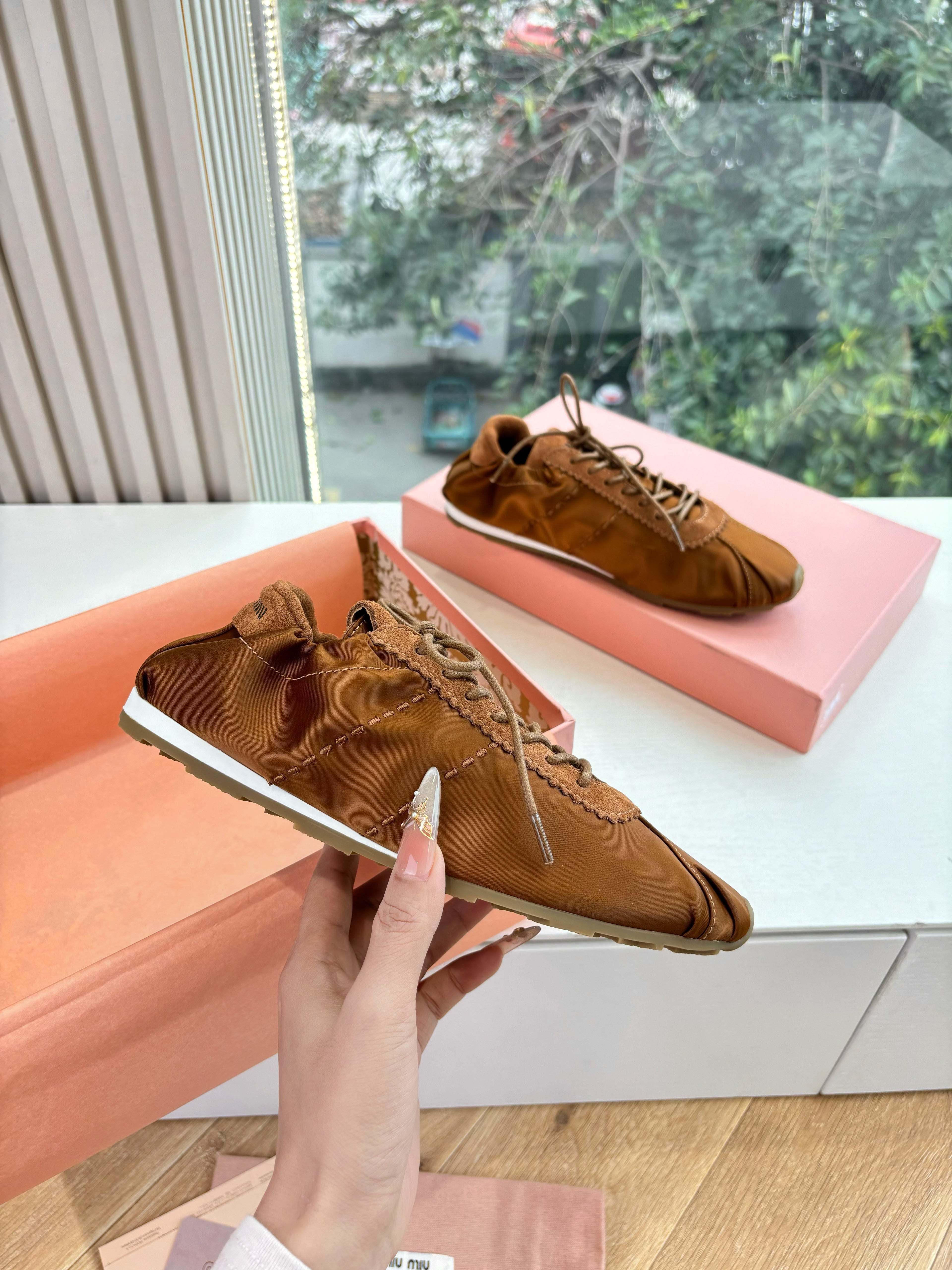 Miu Plume Sneakers Brown Satin Suede 549135