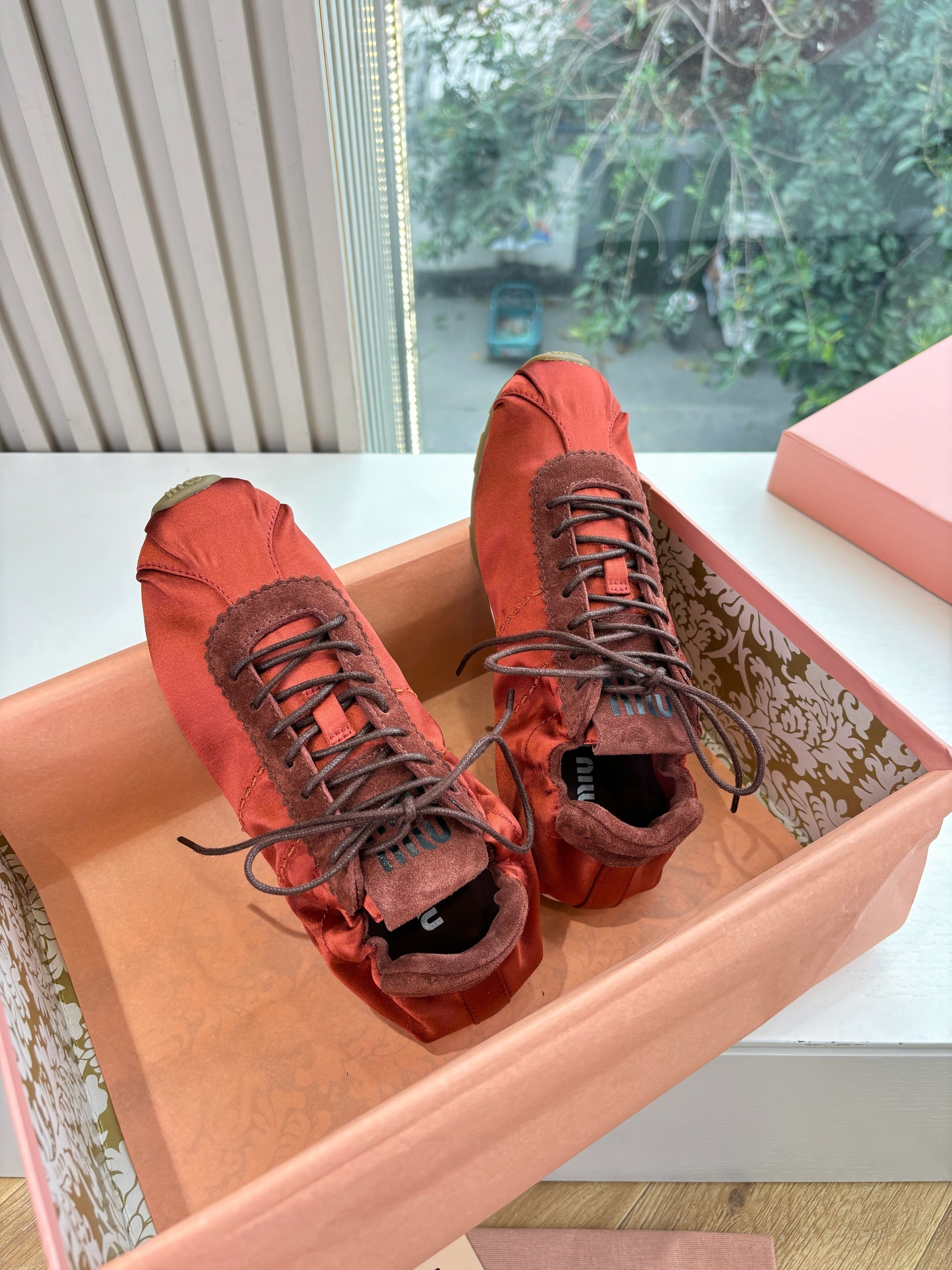 Miu Plume Sneakers Red Satin Suede 549136