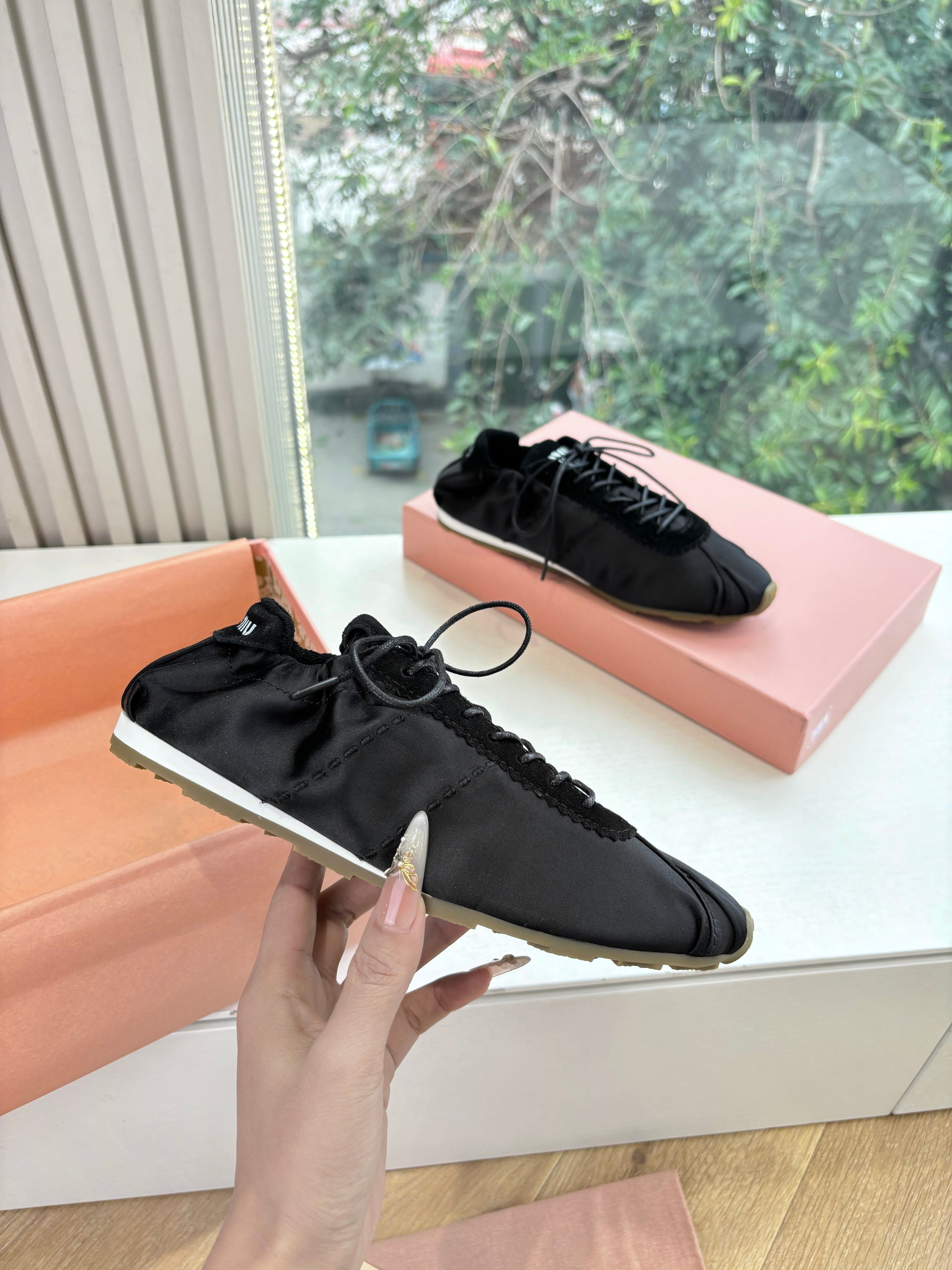 Miu Plume Sneakers Black Satin Suede 549132