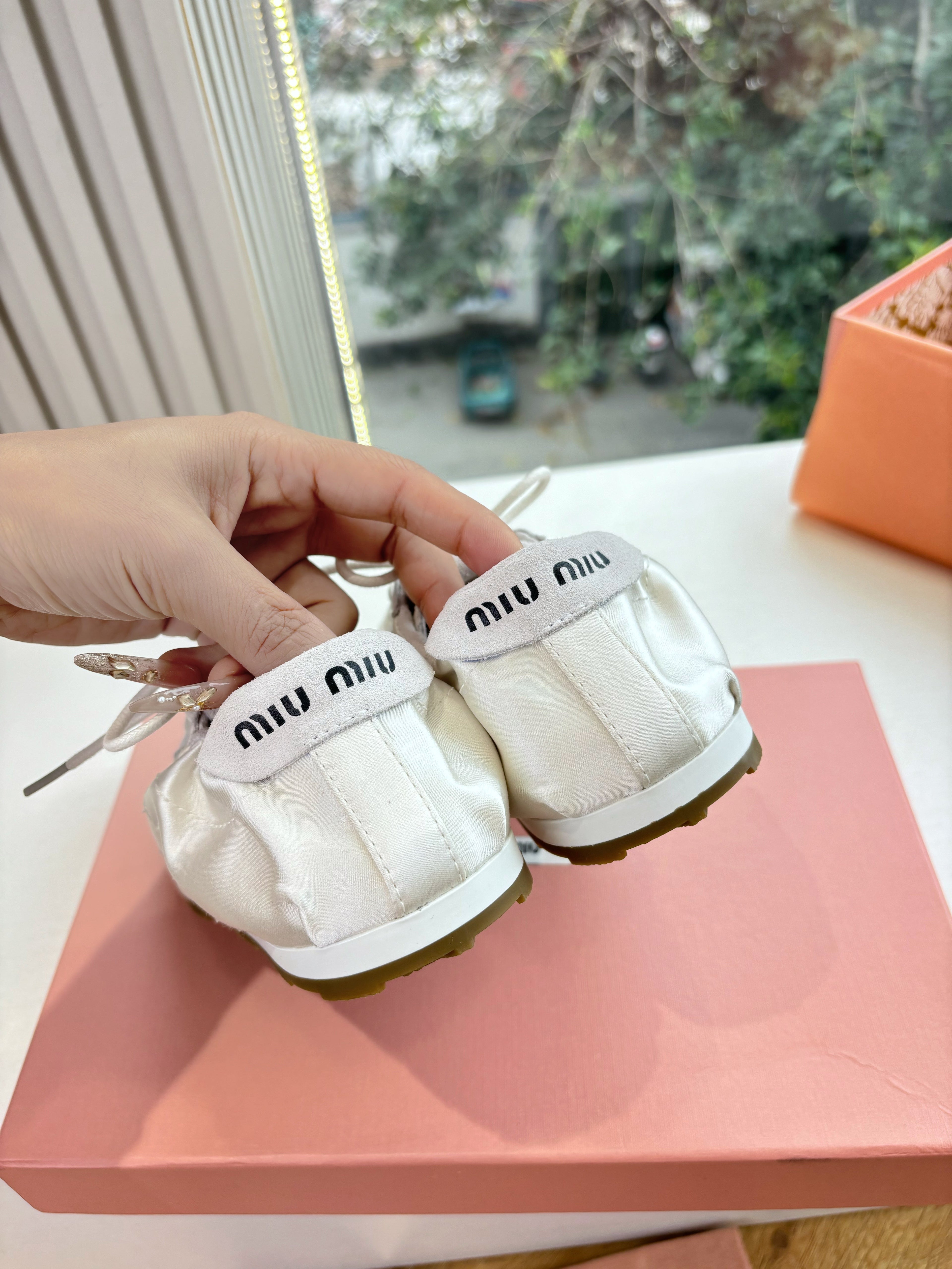 Miu Plume Sneakers White Satin Suede 549133