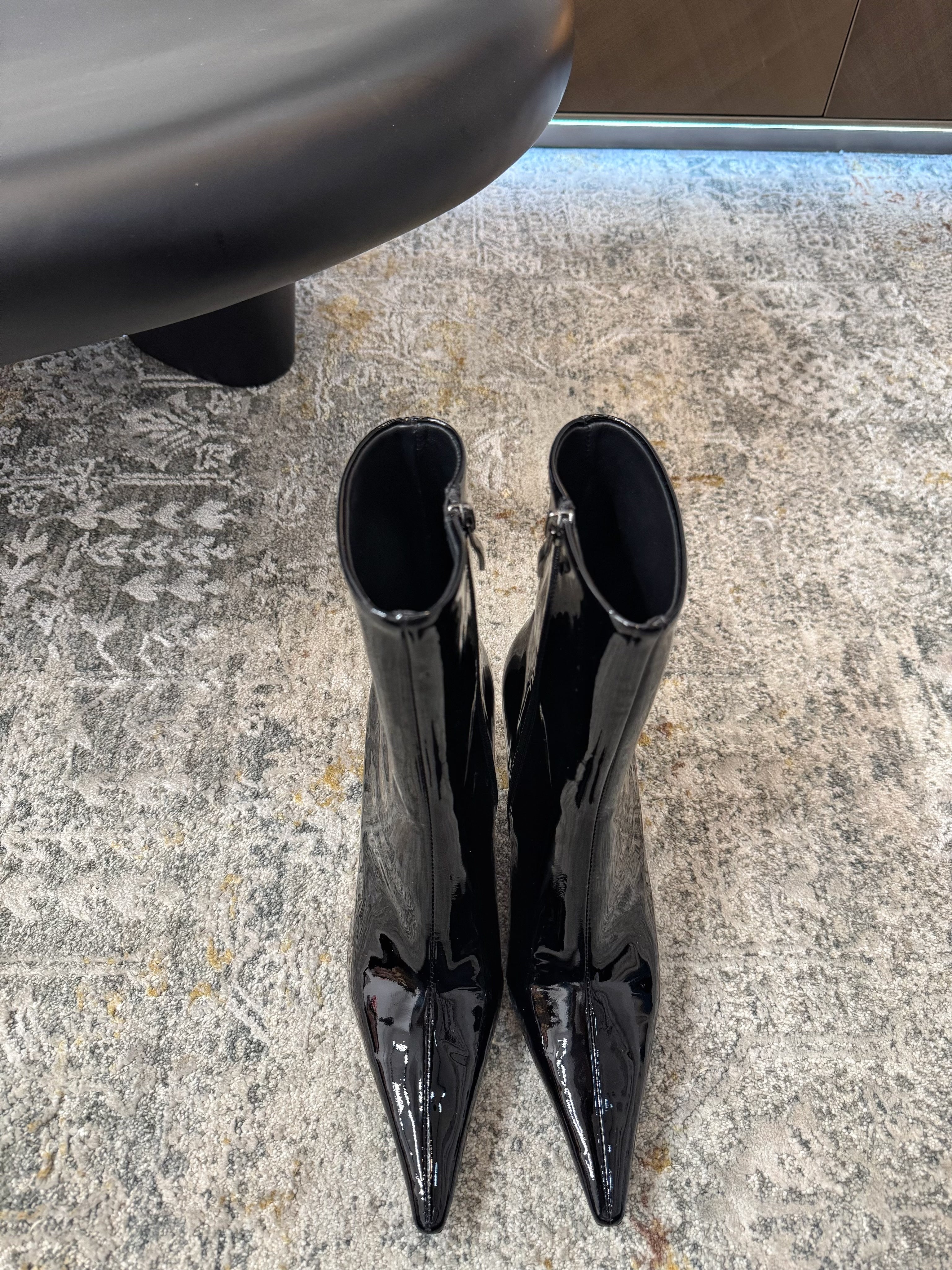 YSL 2025 Short Boot Black Patent Leather 571303