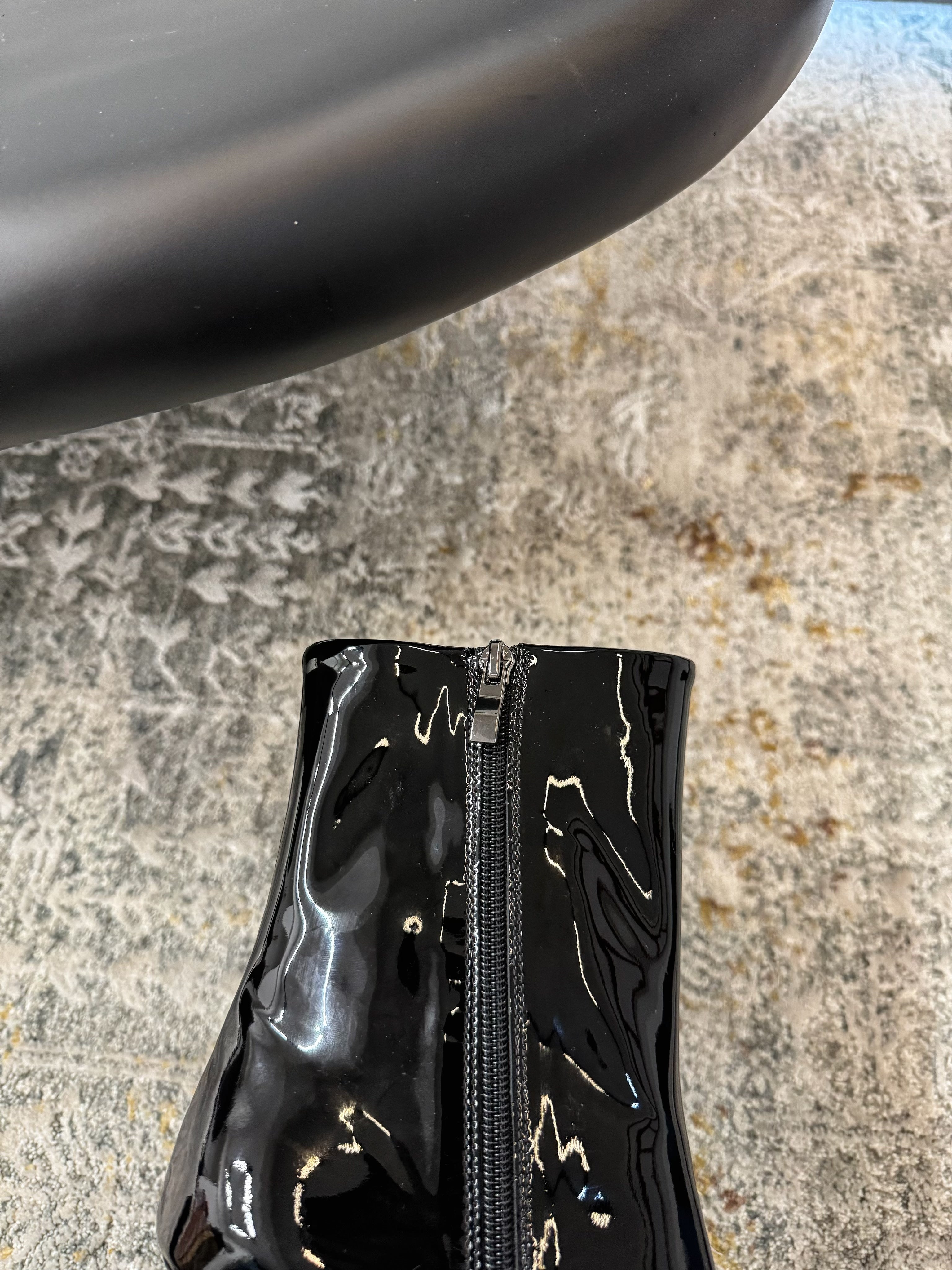 YSL 2025 Short Boot Black Patent Leather 571303