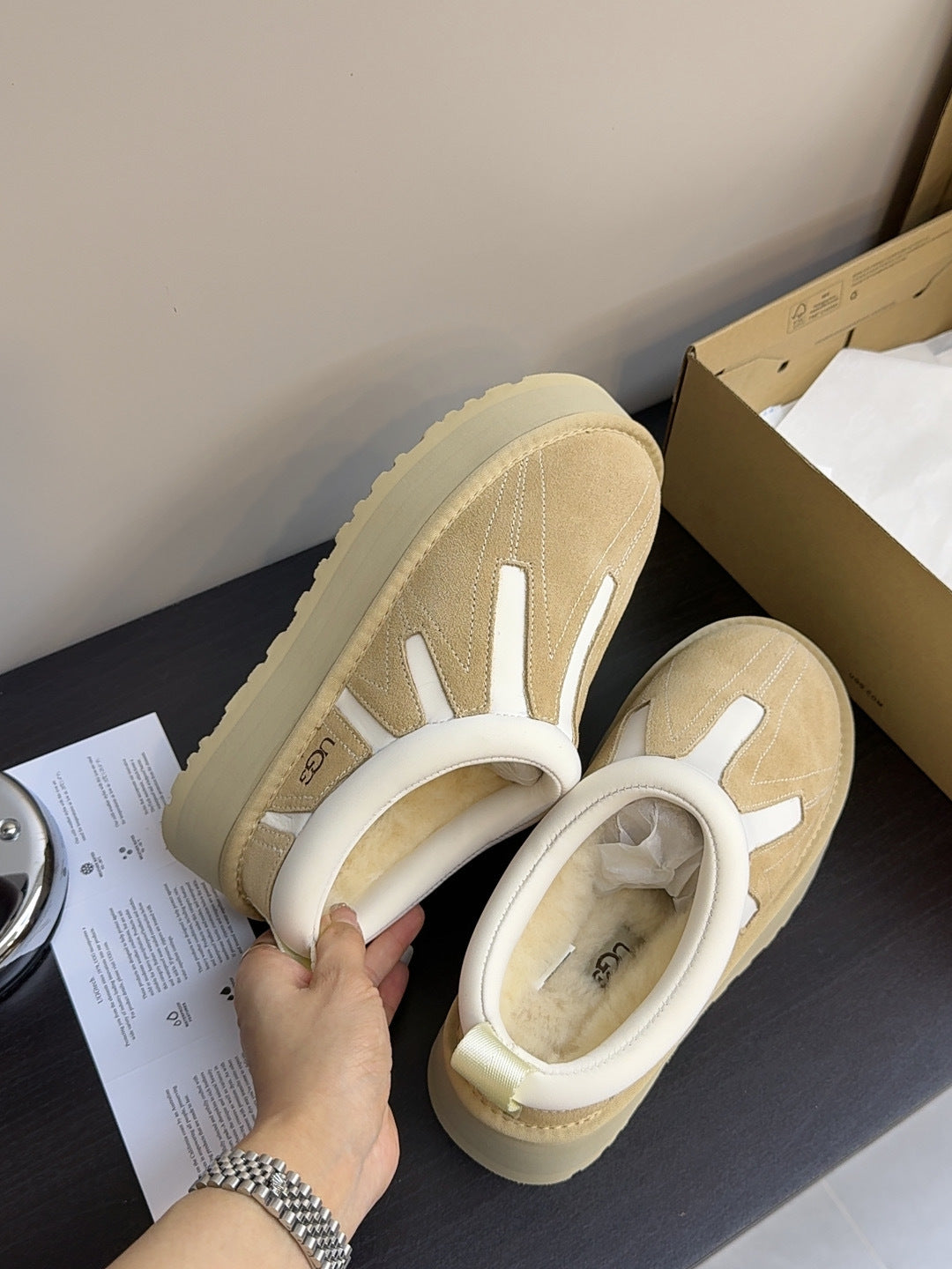 UGG Tazz Sunwave Slippers Chestnut White Suede