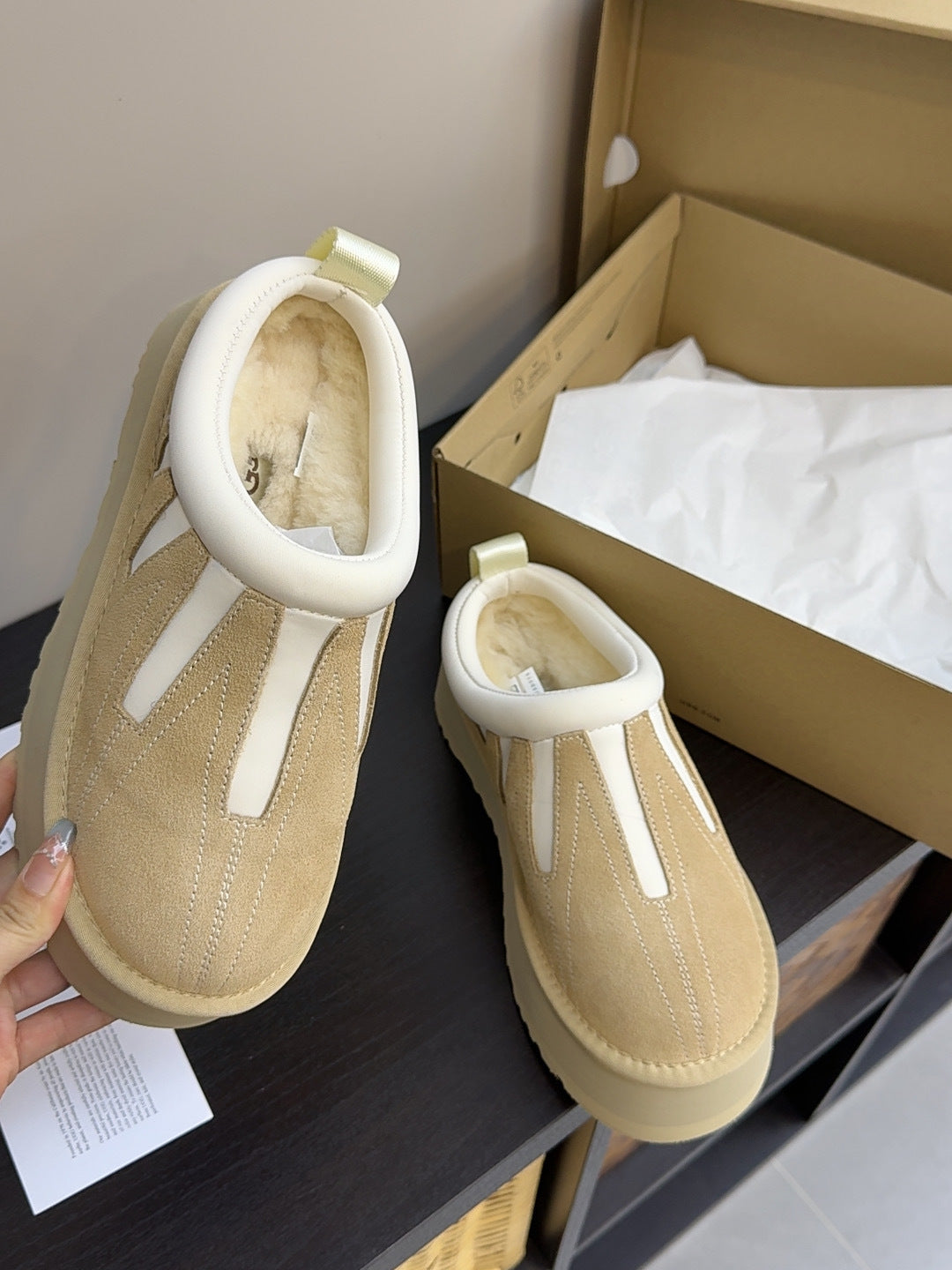 UGG Tazz Sunwave Slippers Chestnut White Suede