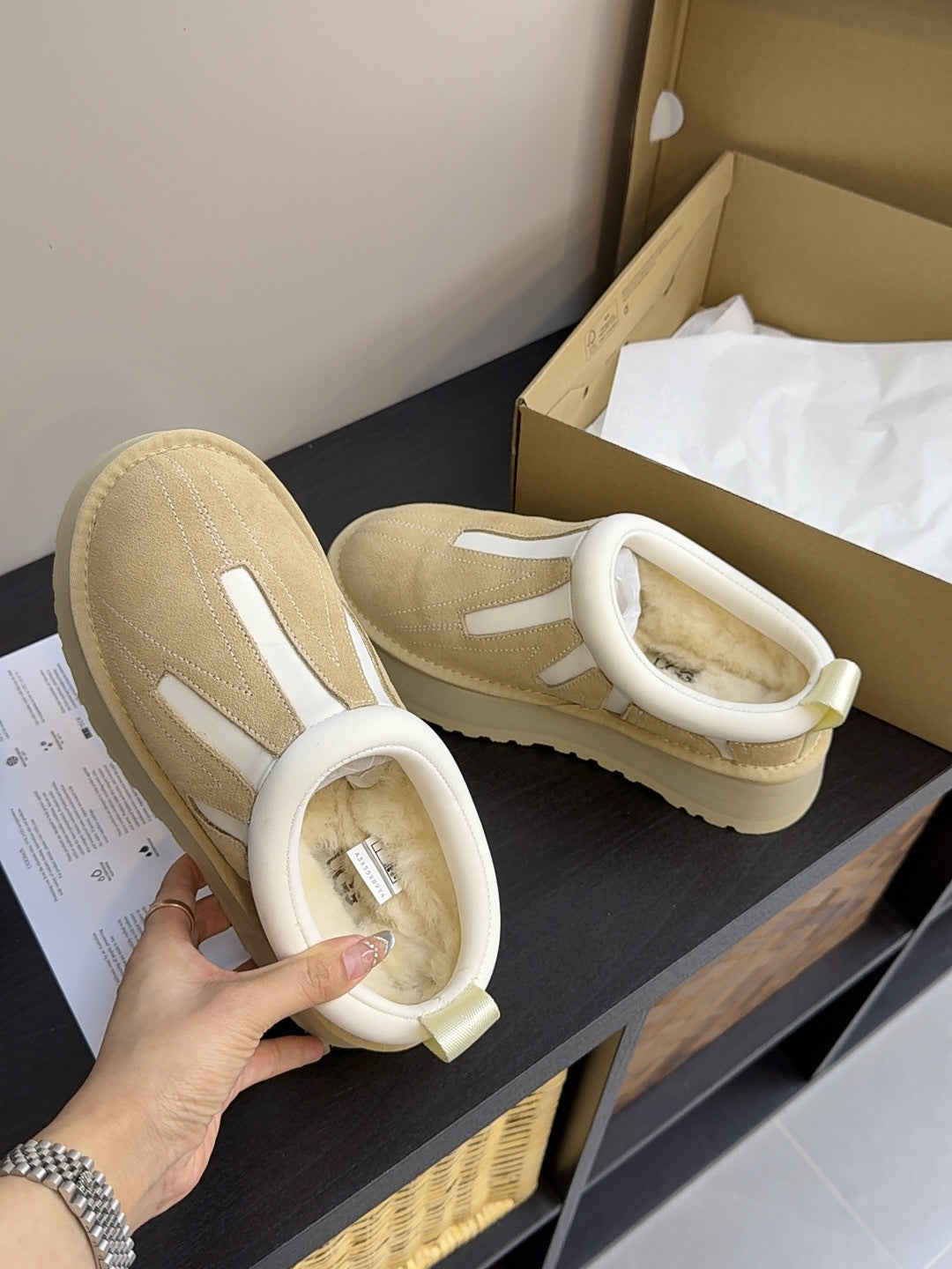 UGG Tazz Sunwave Slippers Chestnut White Suede