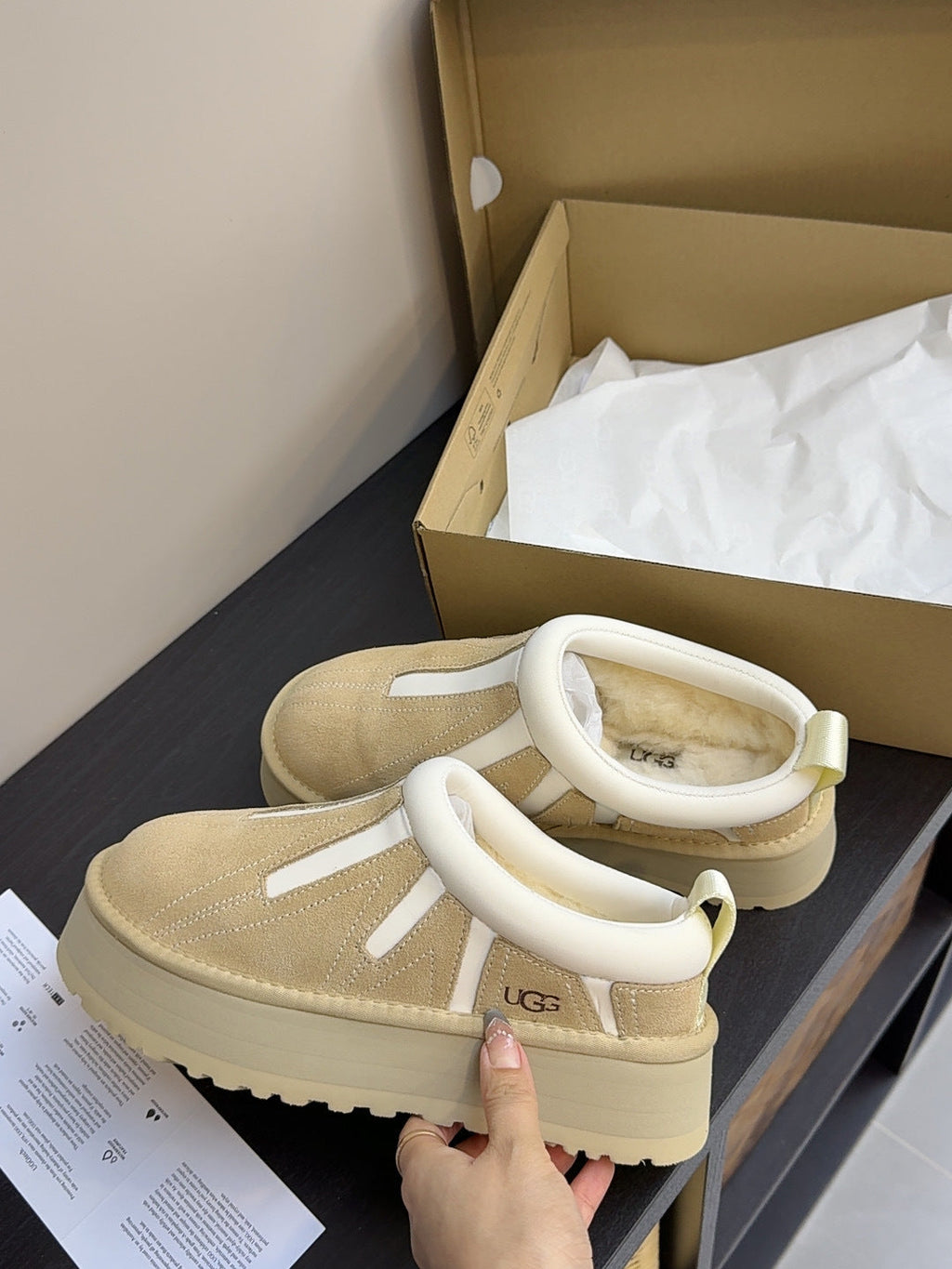 UGG Tazz Sunwave Slippers Chestnut White Suede