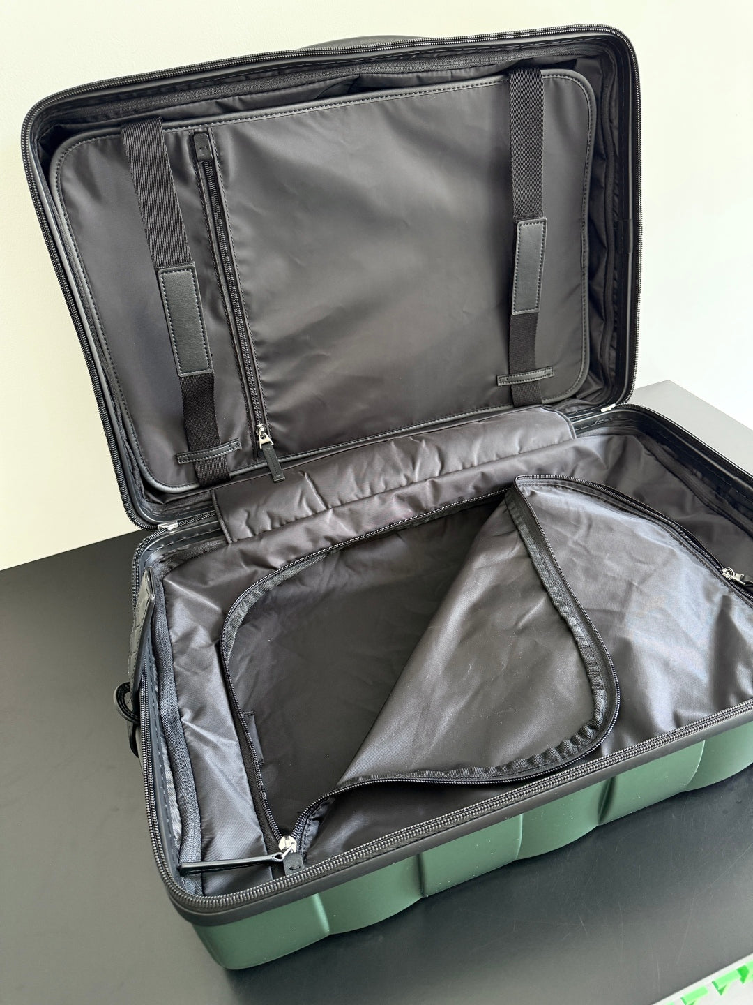 BV 25 Odyssey Cabin Suitcase Seaweed Polycarbonate & Intreccio Pattern