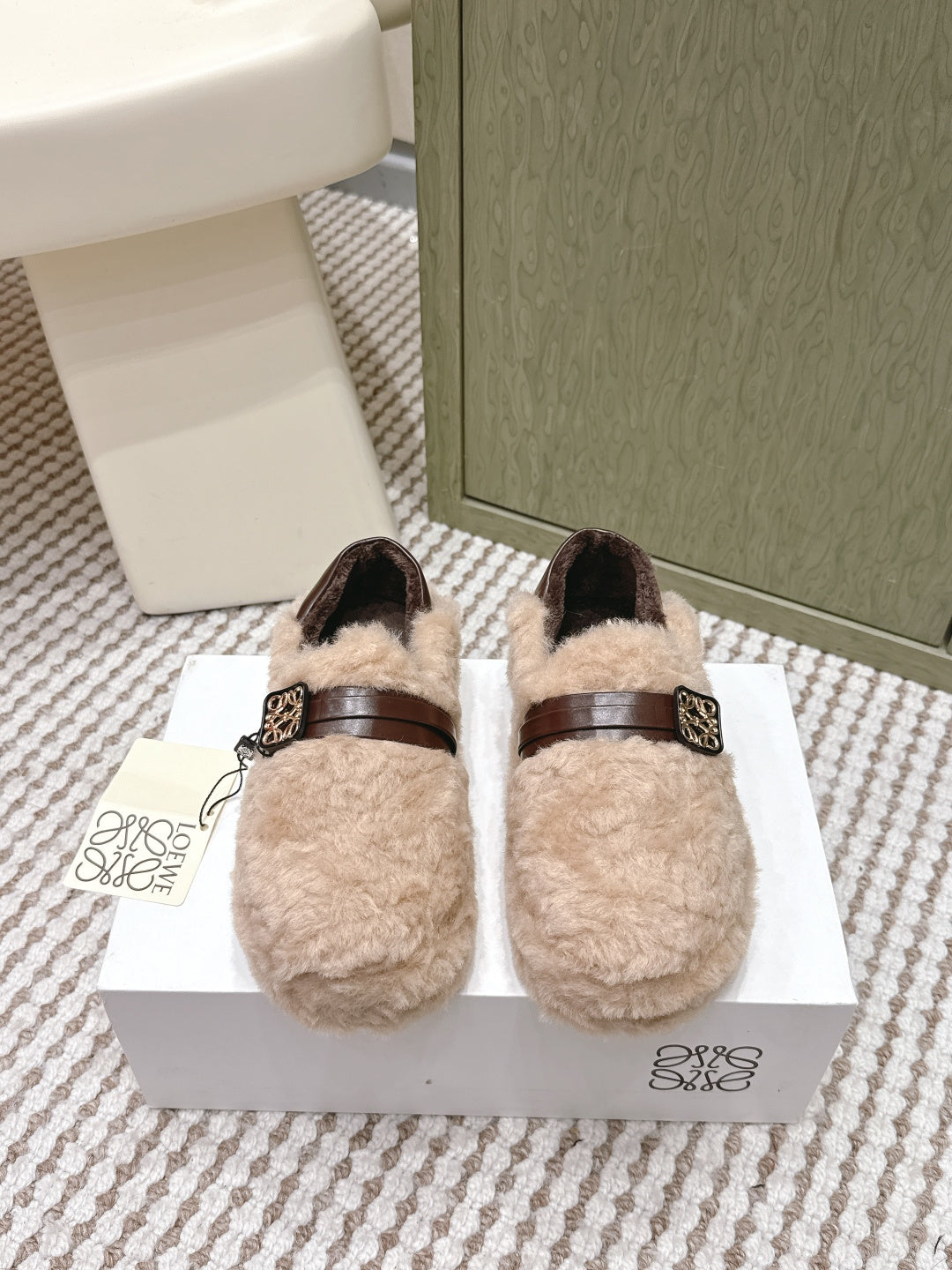 Loewe 2025 Slipper With A Buckle Strap Beige Fur Leather 556053