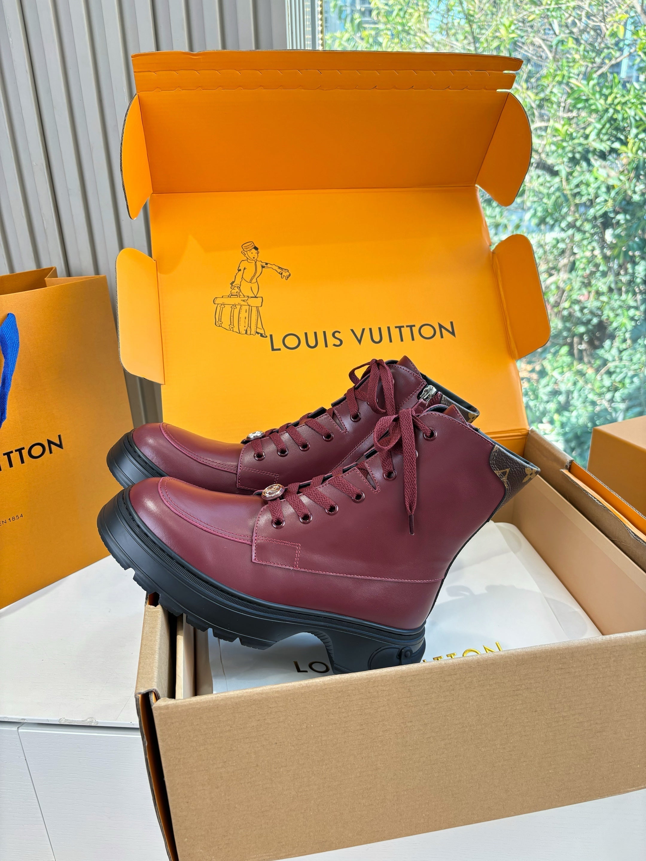 Lv Laureate Desert Boots Burgundy Cowhide 548796