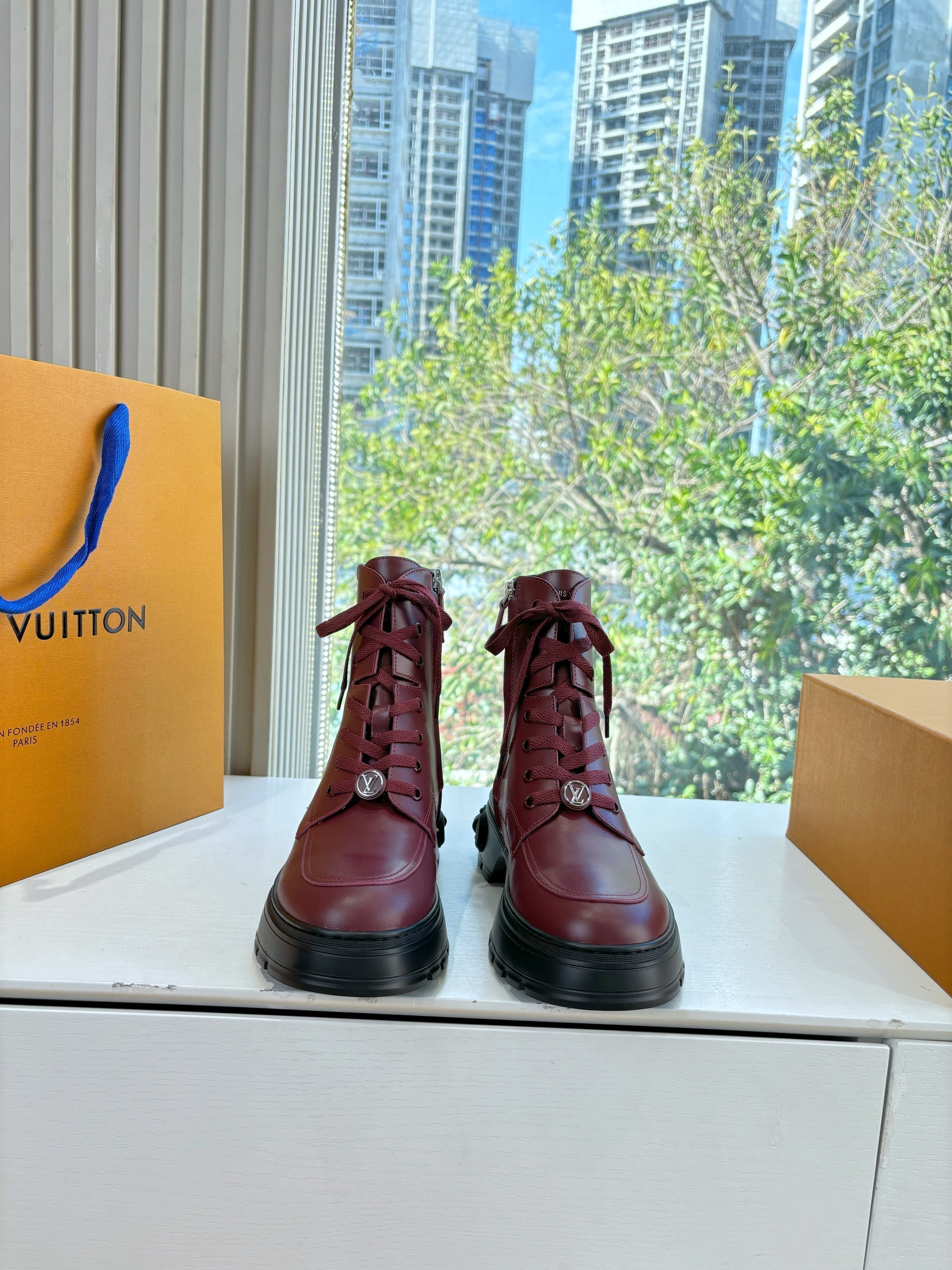 Lv Laureate Desert Boots Burgundy Cowhide 548796