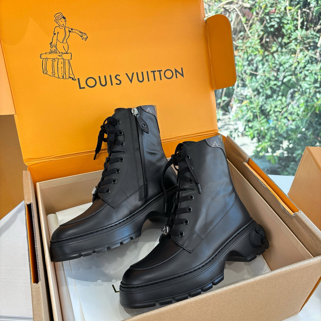 Lv Laureate Desert Boots Black Cowhide 548797