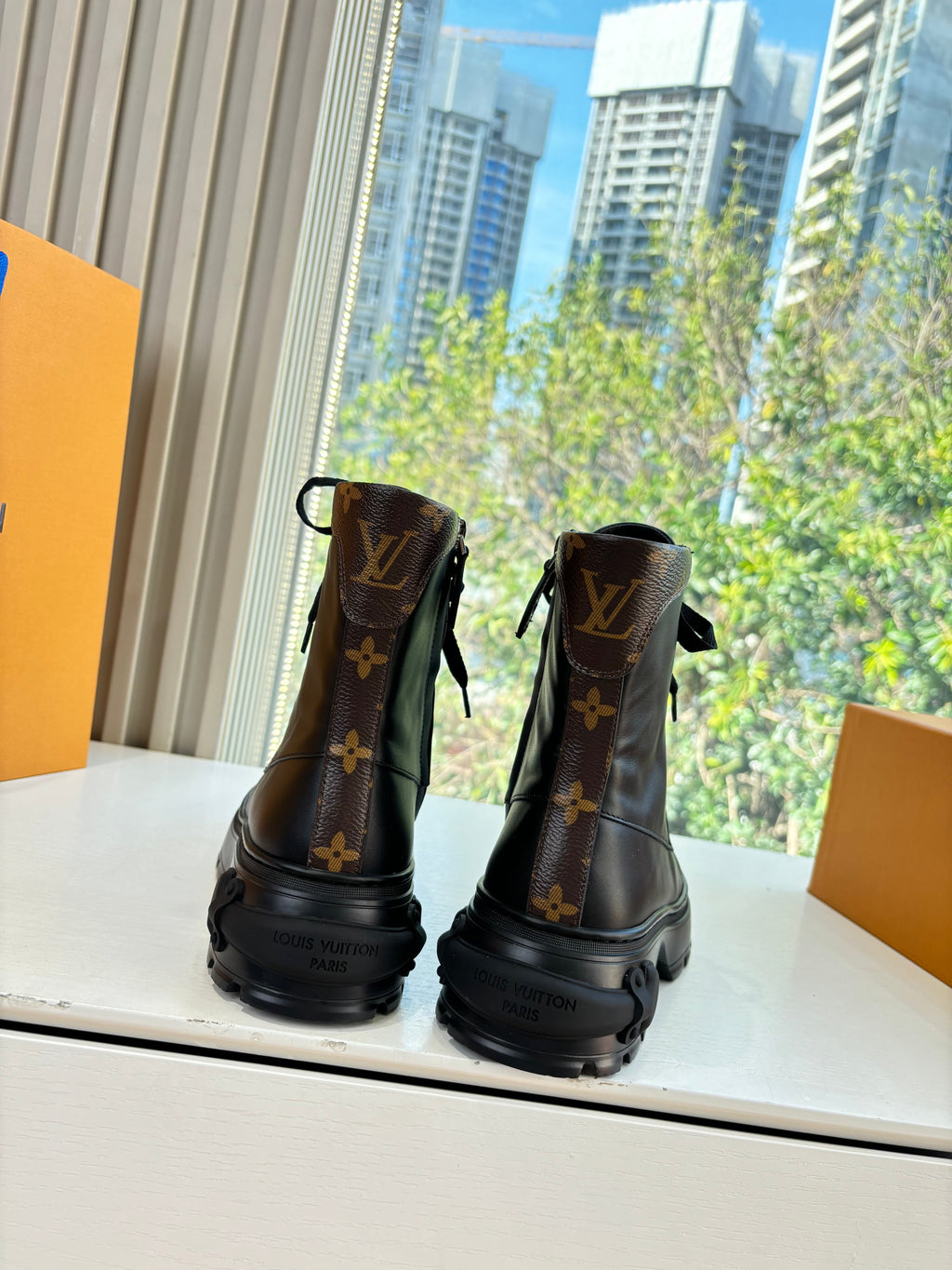 Lv Laureate Desert Boots Black Cowhide 548797