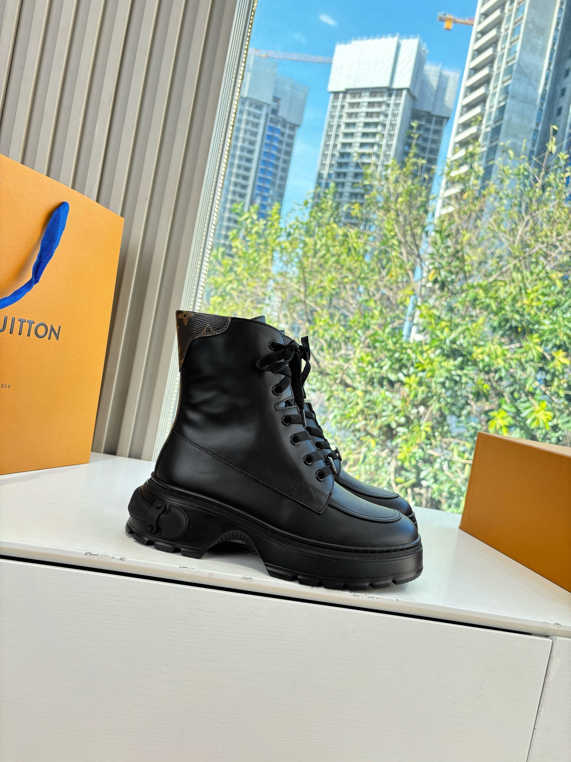 Lv Laureate Desert Boots Black Cowhide 548797