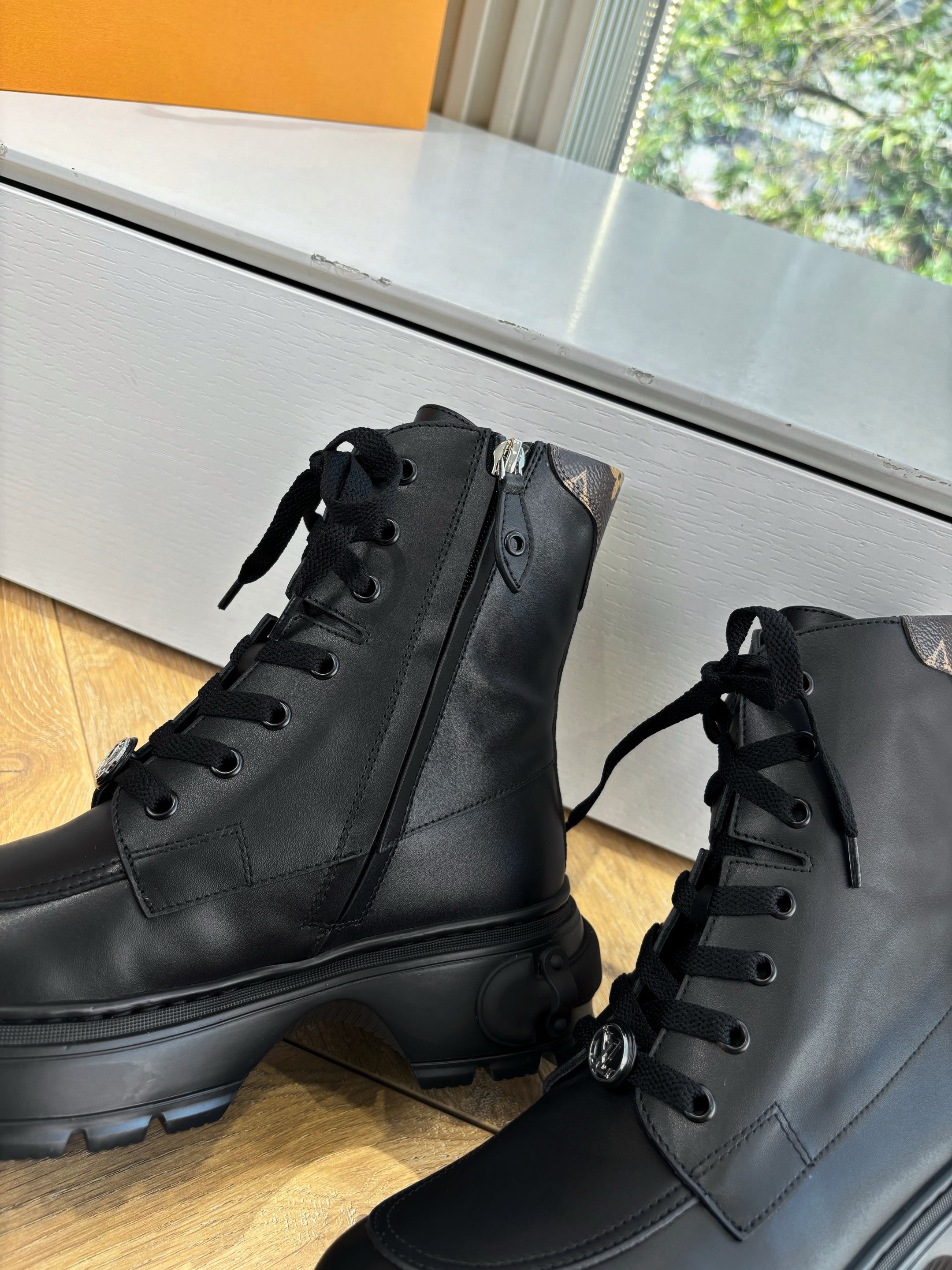 Lv Laureate Desert Boots Black Cowhide 548797