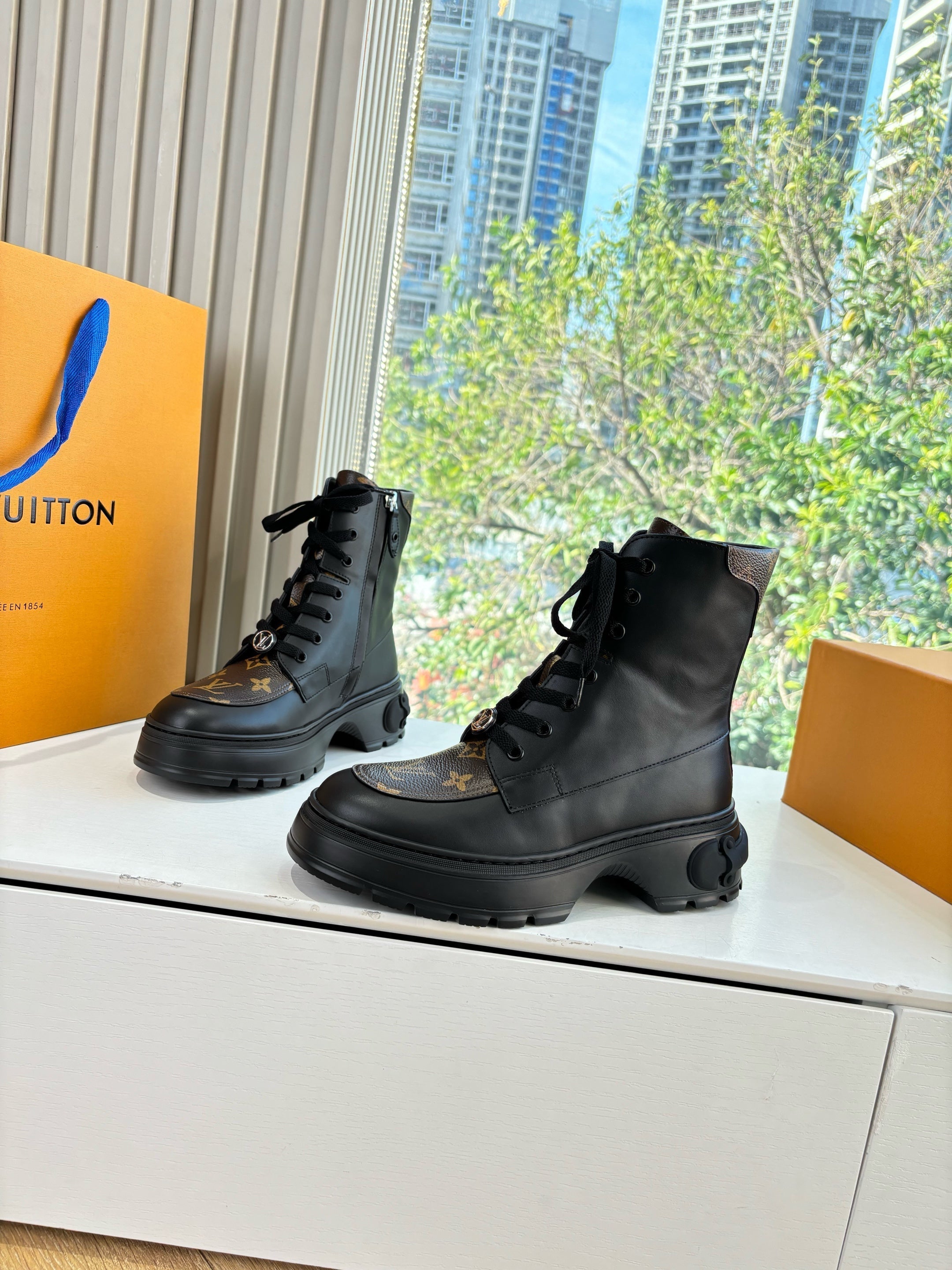 Lv Laureate Desert Boots Black Cowhide Brown Monogram Canvas 548798