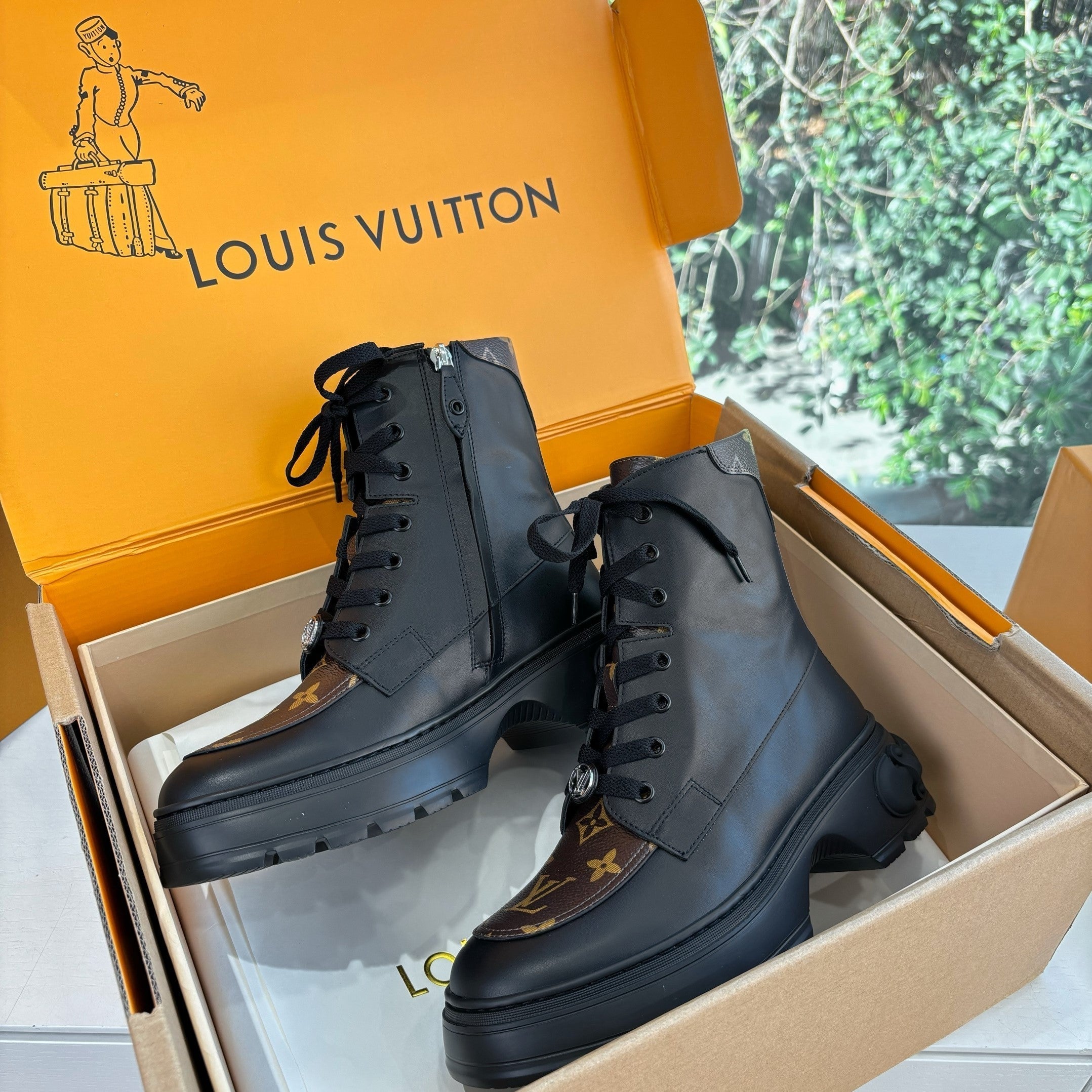 Lv Laureate Desert Boots Black Cowhide Brown Monogram Canvas 548798