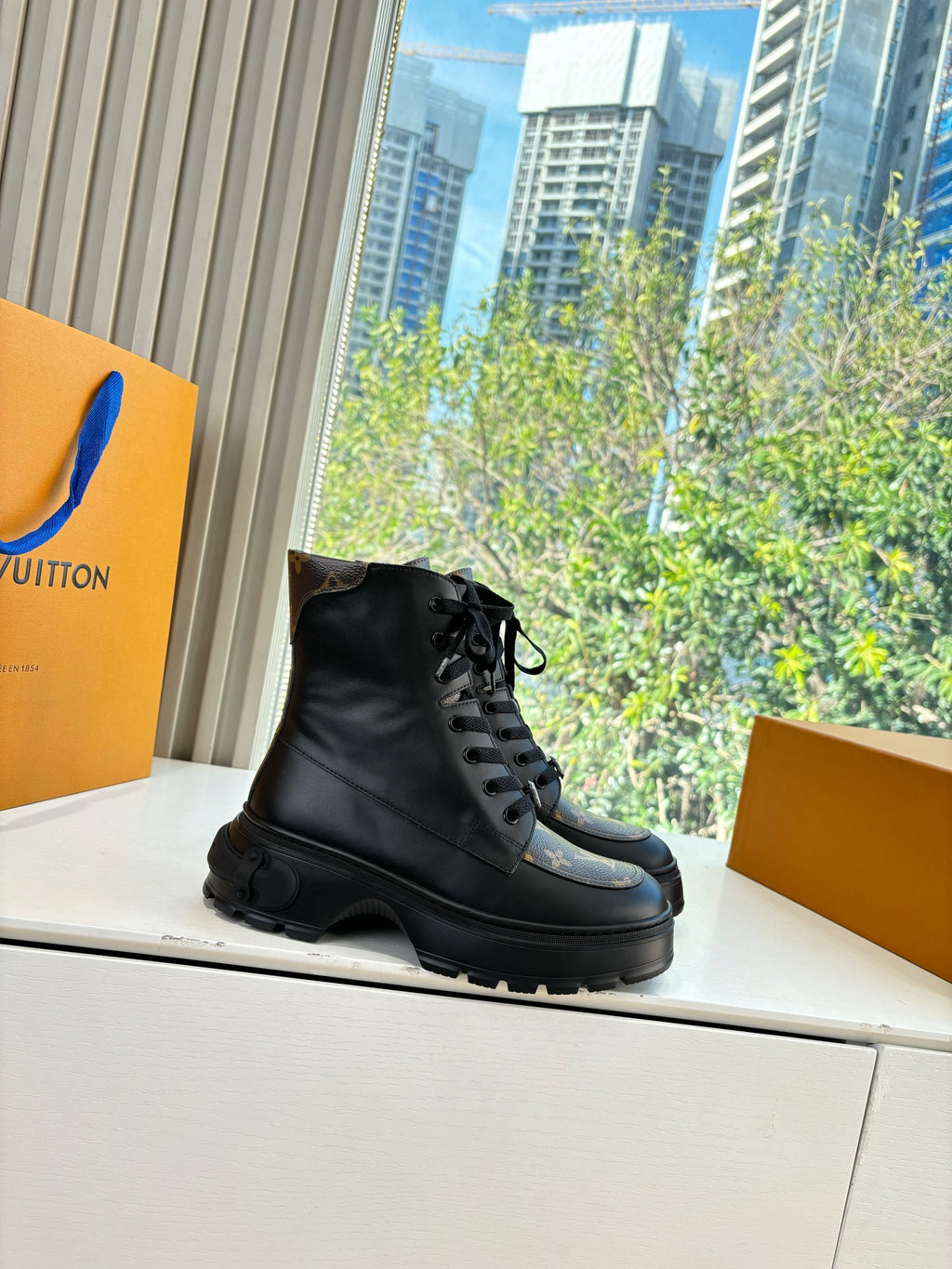 Lv Laureate Desert Boots Black Cowhide Brown Monogram Canvas 548798