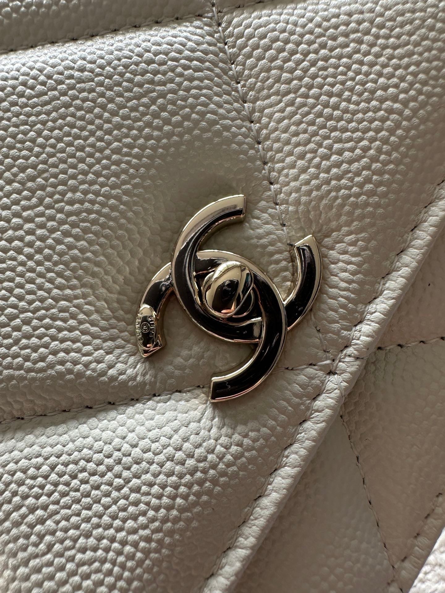 Chanel 2025 Trendy CC Wallet on Chain 19cm Bag White Caviar Leather 320292