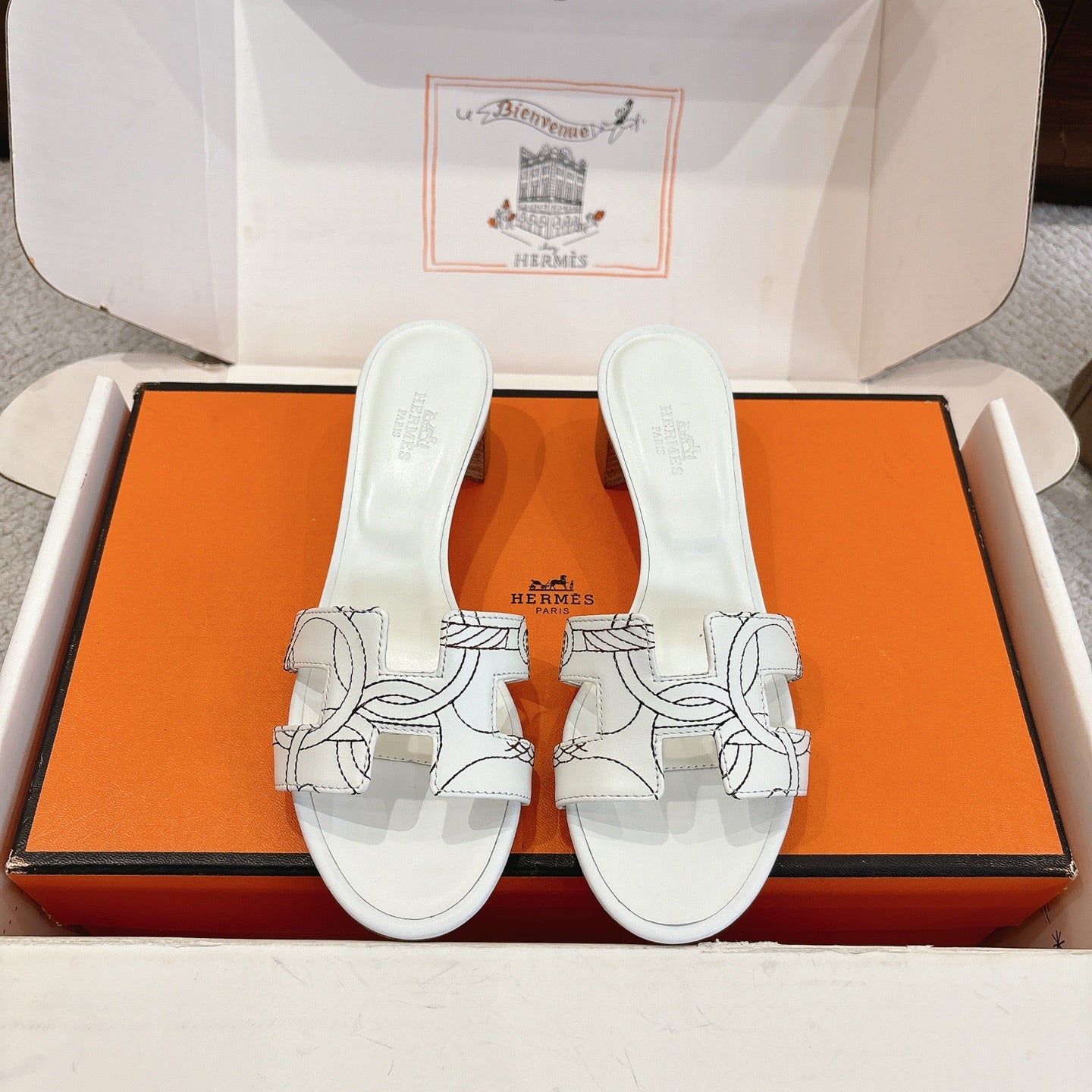 HM Oasis Sandals White Embroidery Pattern Cowhide 544097