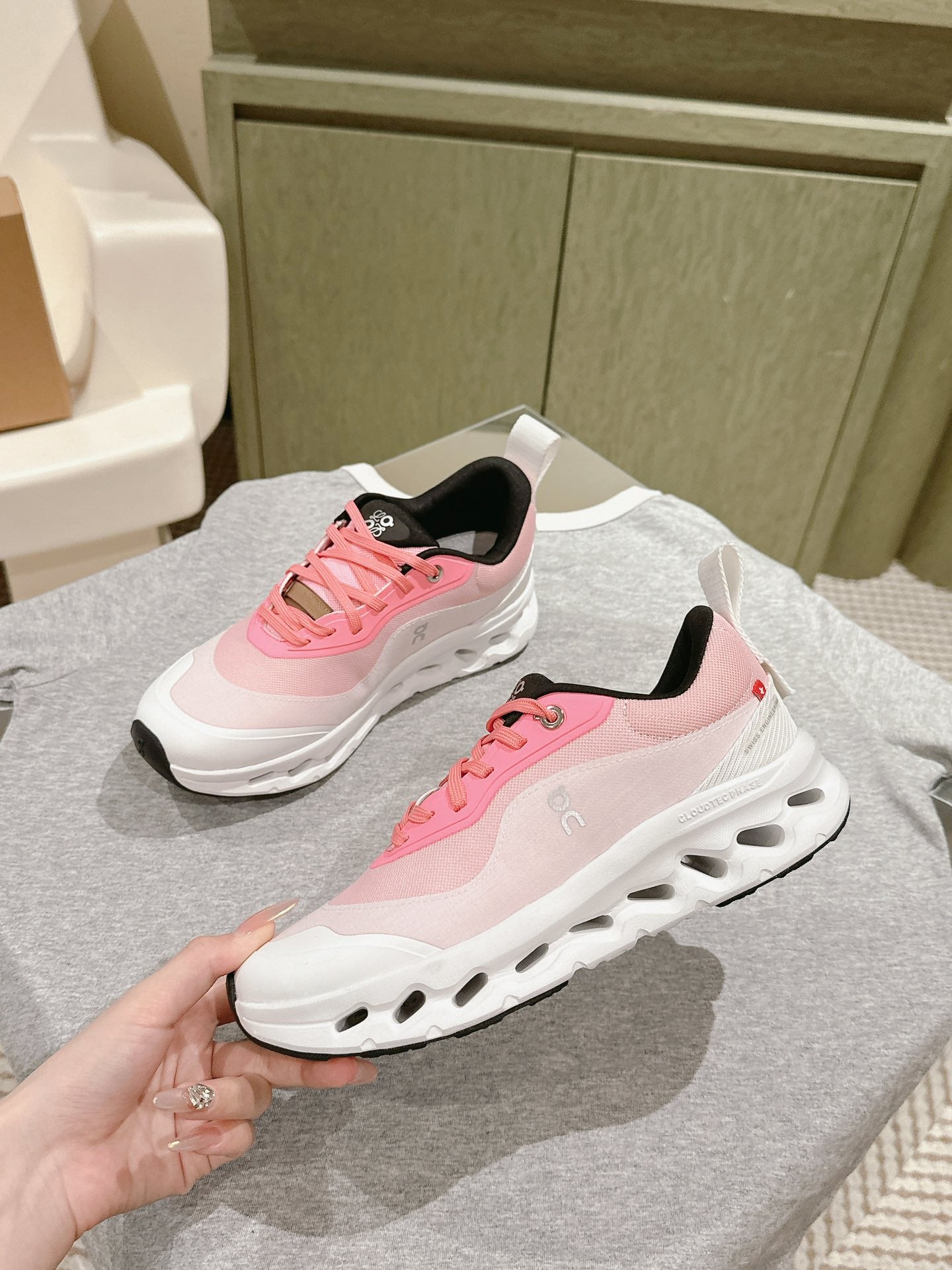 Loewe 2025 x Running Cloudtilt2.0 Sneaker White Pink Mesh Rubber 556020