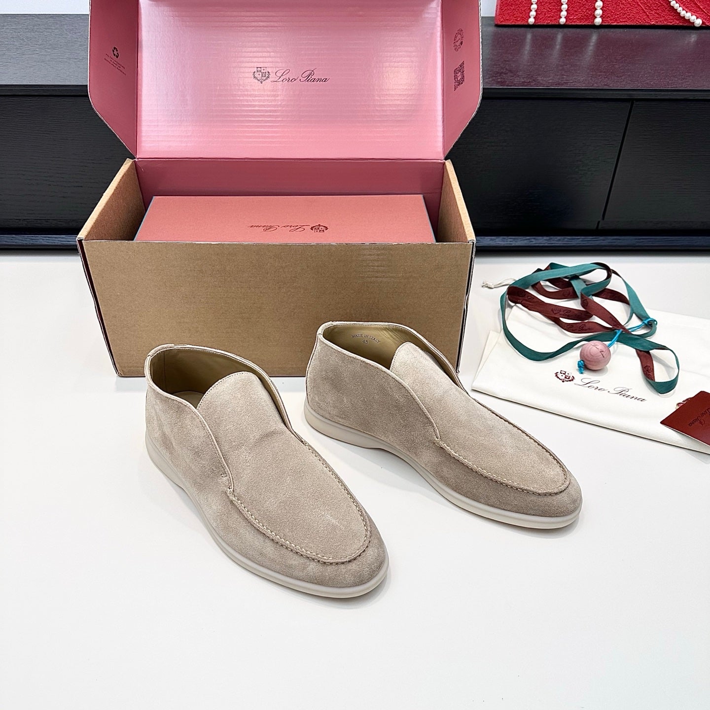 LP Open Walk Ankle Boot In Taupe Gray Suede 542337