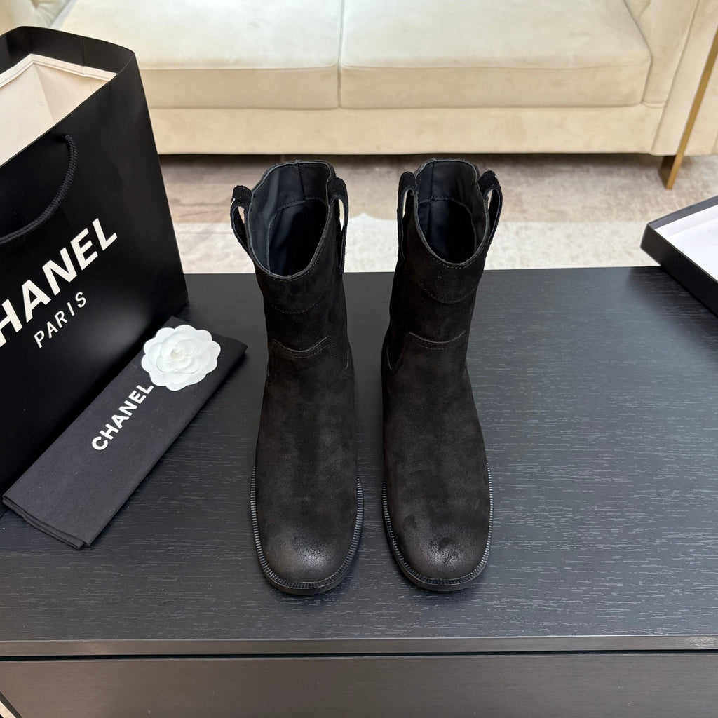 CC 2025 Short Boot Black Suede 550660
