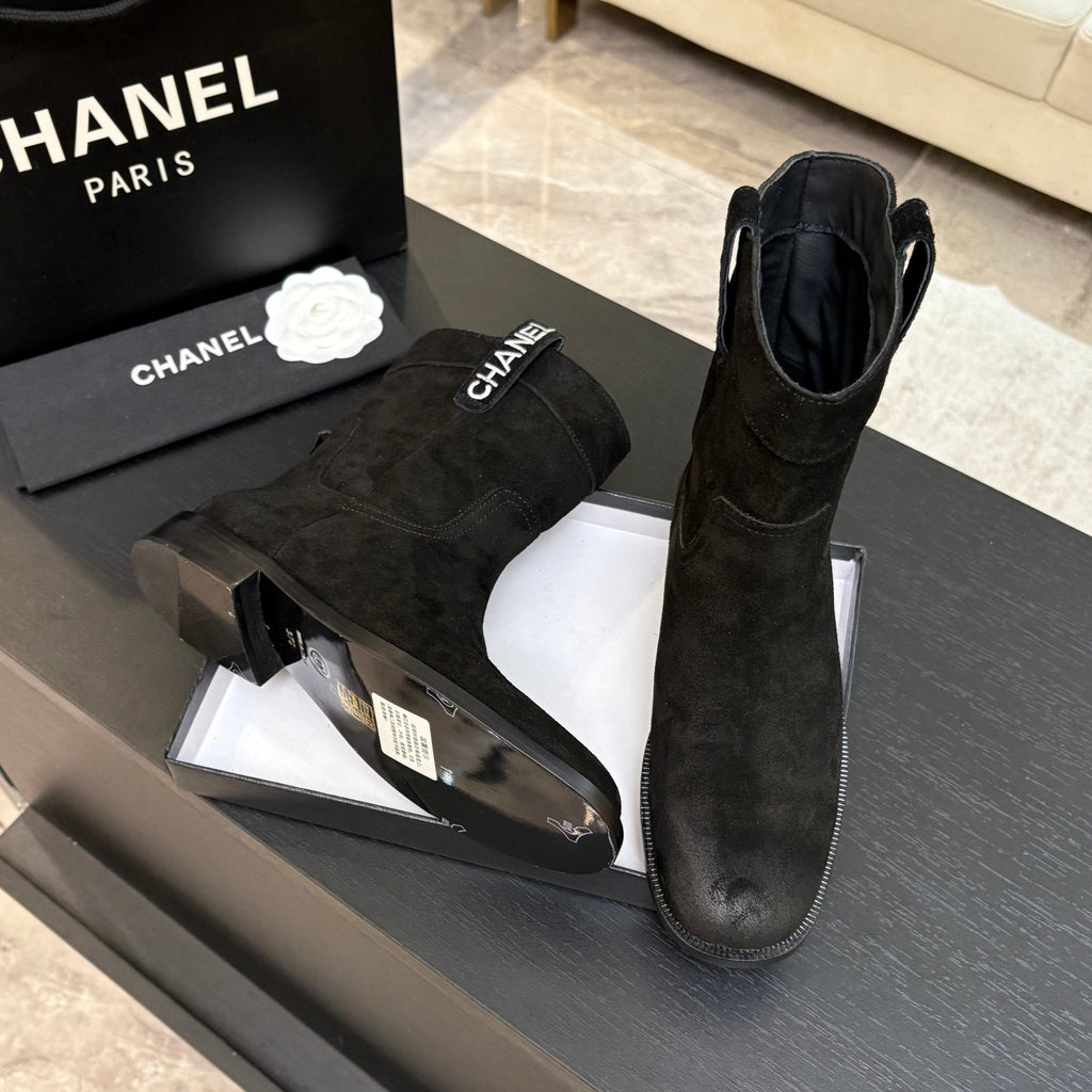 CC 2025 Short Boot Black Suede 550660