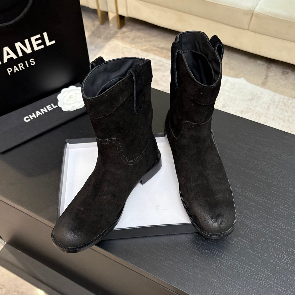 CC 2025 Short Boot Black Suede 550660