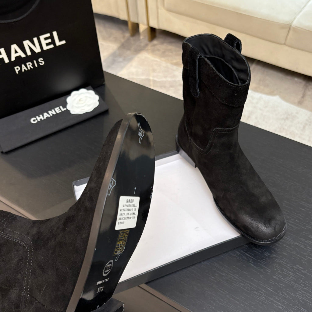 CC 2025 Short Boot Black Suede 550660