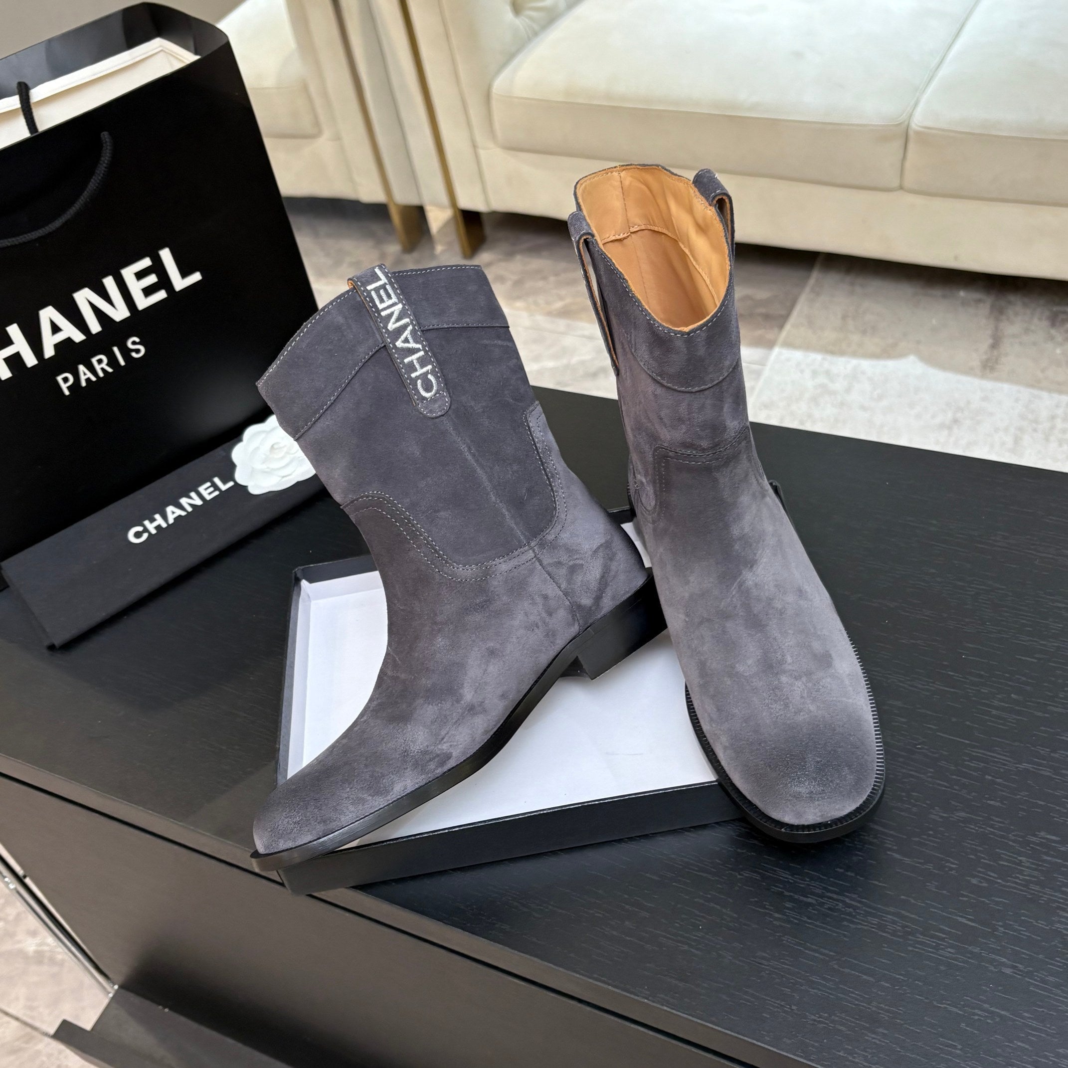 CC 2025 Short Boot Gray Suede 550661