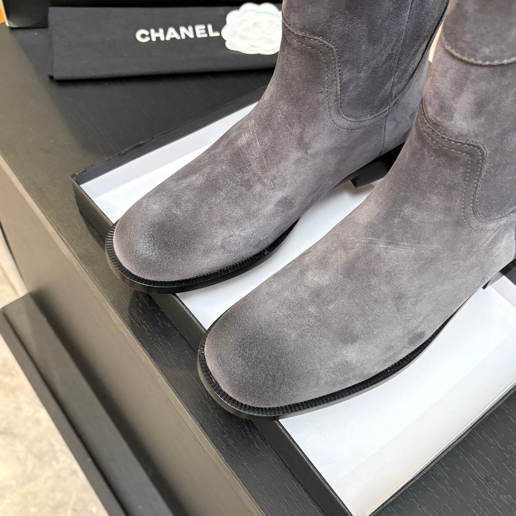 CC 2025 Short Boot Gray Suede 550661