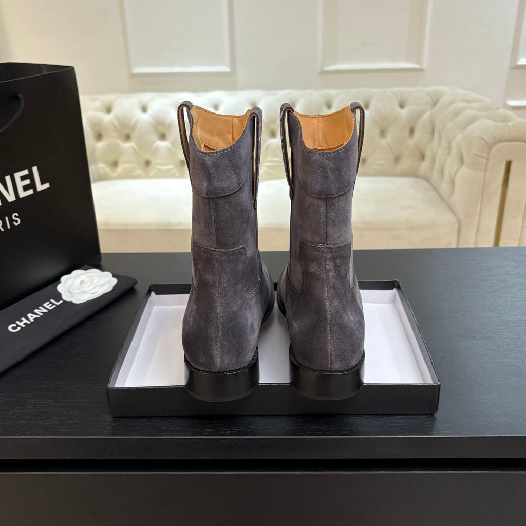 CC 2025 Short Boot Gray Suede 550661