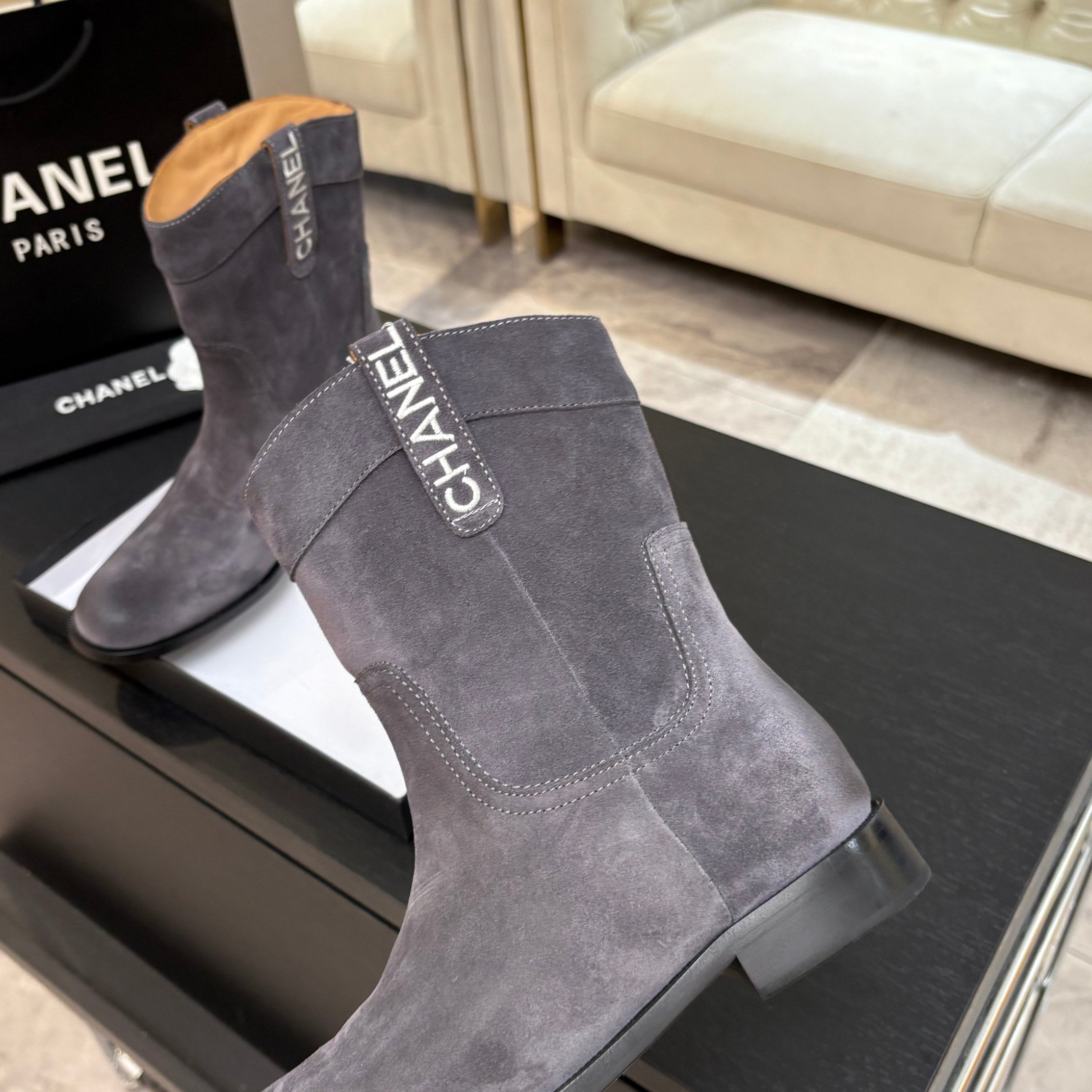 CC 2025 Short Boot Gray Suede 550661