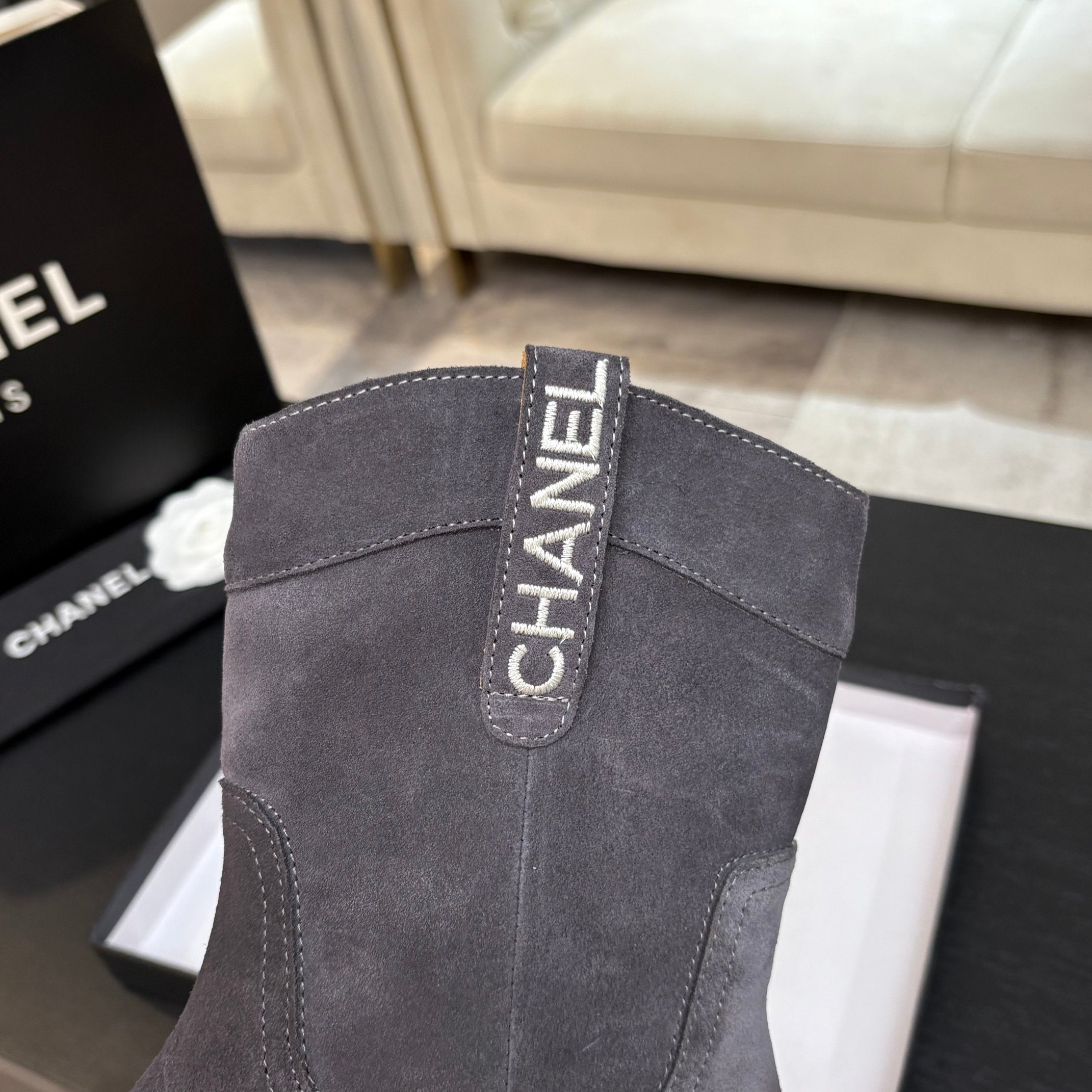 CC 2025 Short Boot Gray Suede 550661